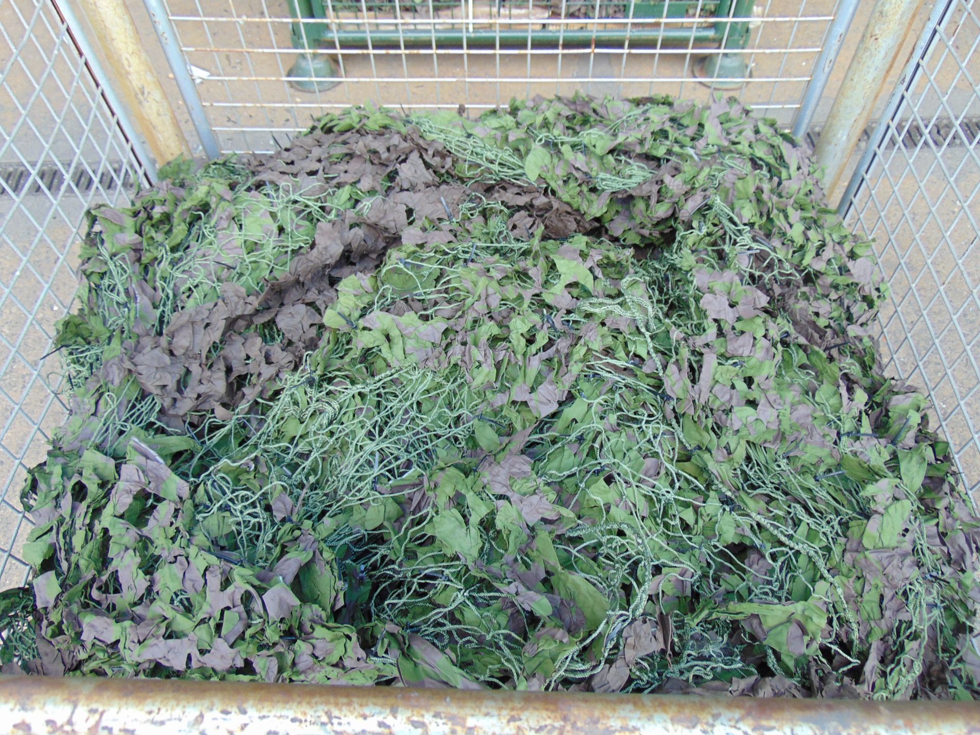 1 x Stillage New Unissued British Army Woodland Camo Net - Image 2 of 4