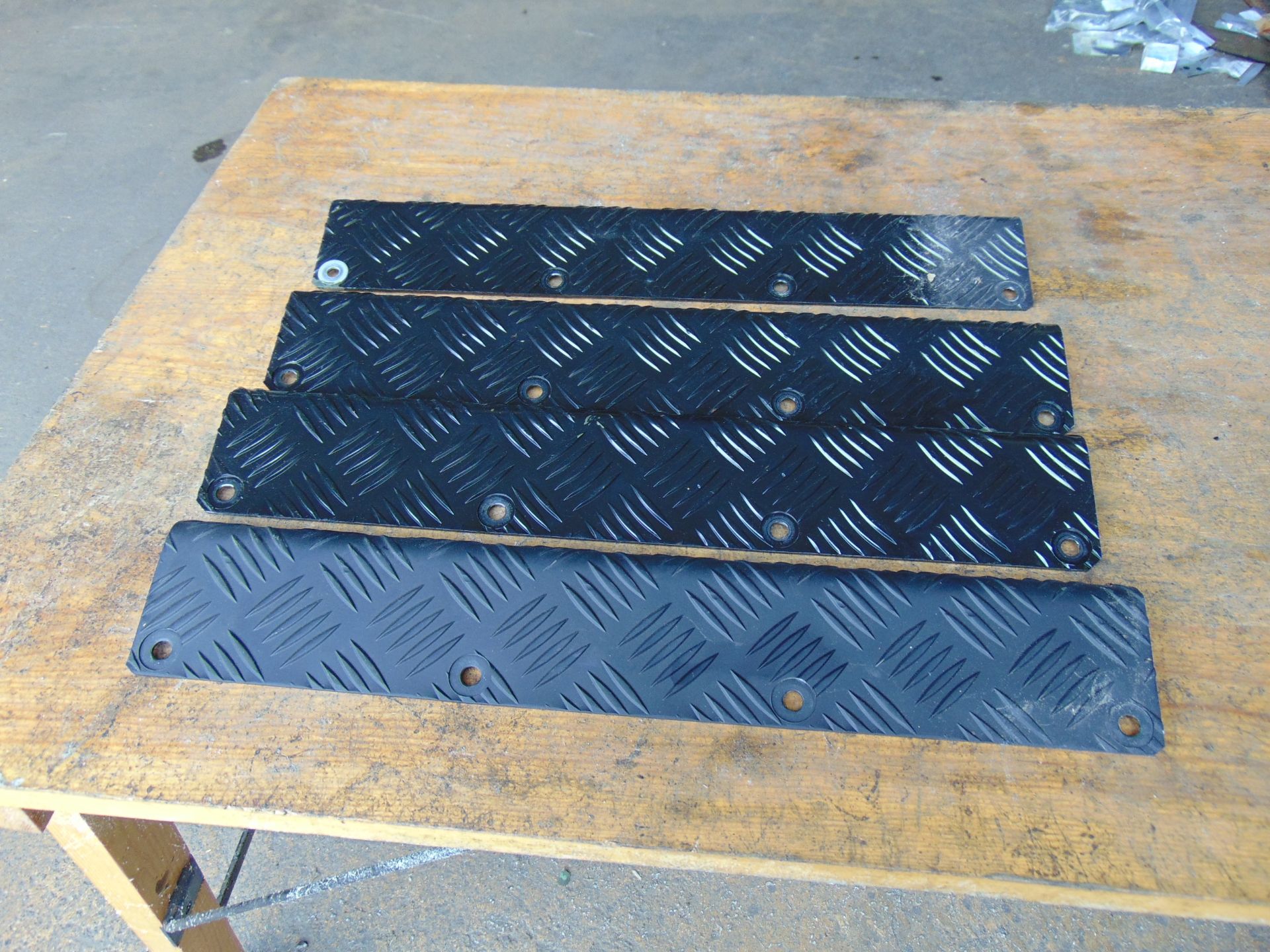 4 x Land Rover / Vehicle Chequer Plate - Bild 4 aus 4