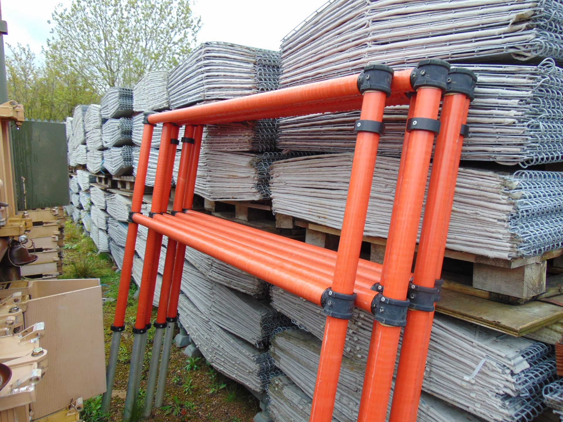 5 x Aluminium 6ft Fence Barriers - Image 2 of 4