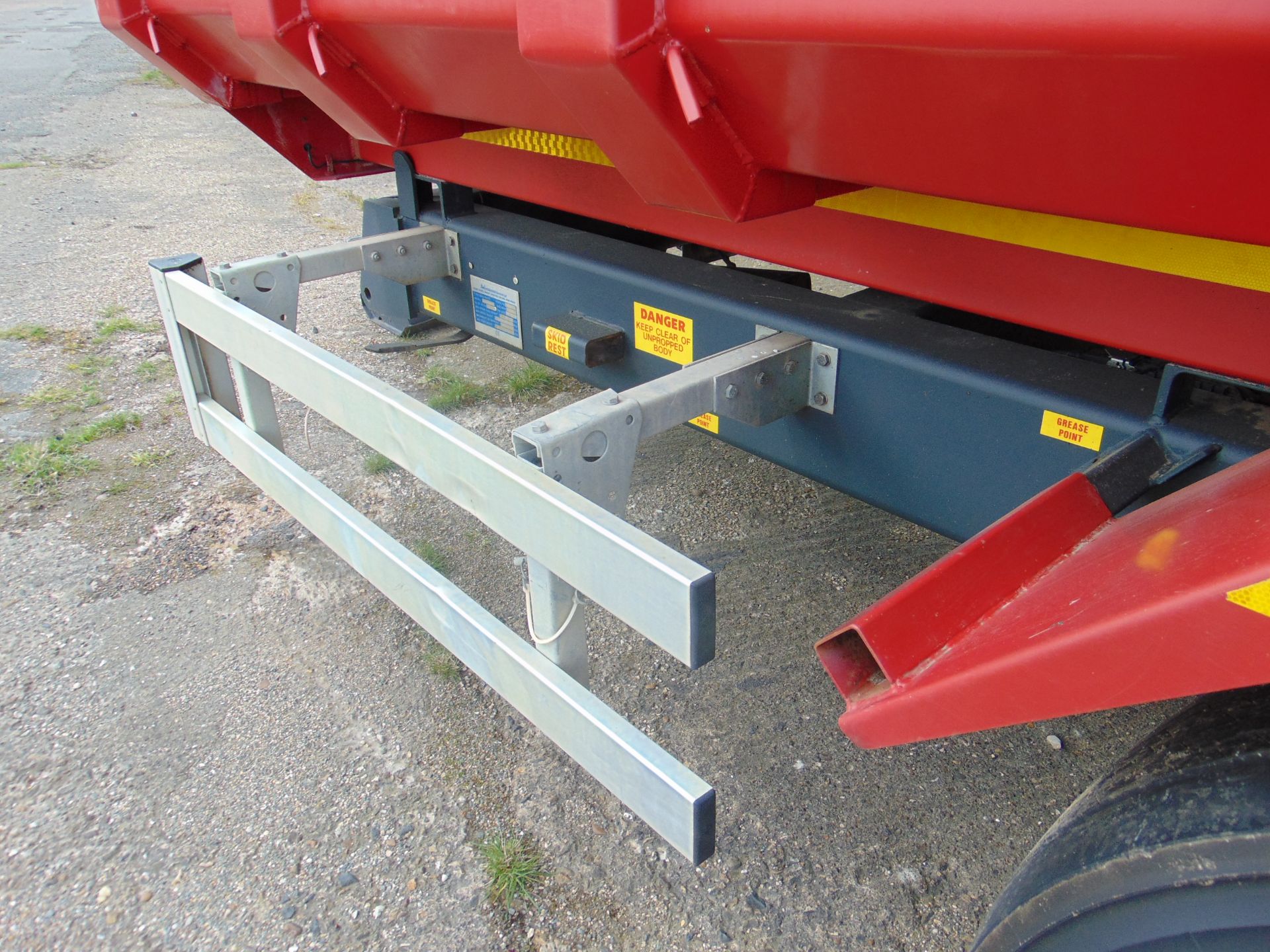 2012 AW Trailers 12T IDT - Tandem Axle Dumping Trailer - Image 32 of 39