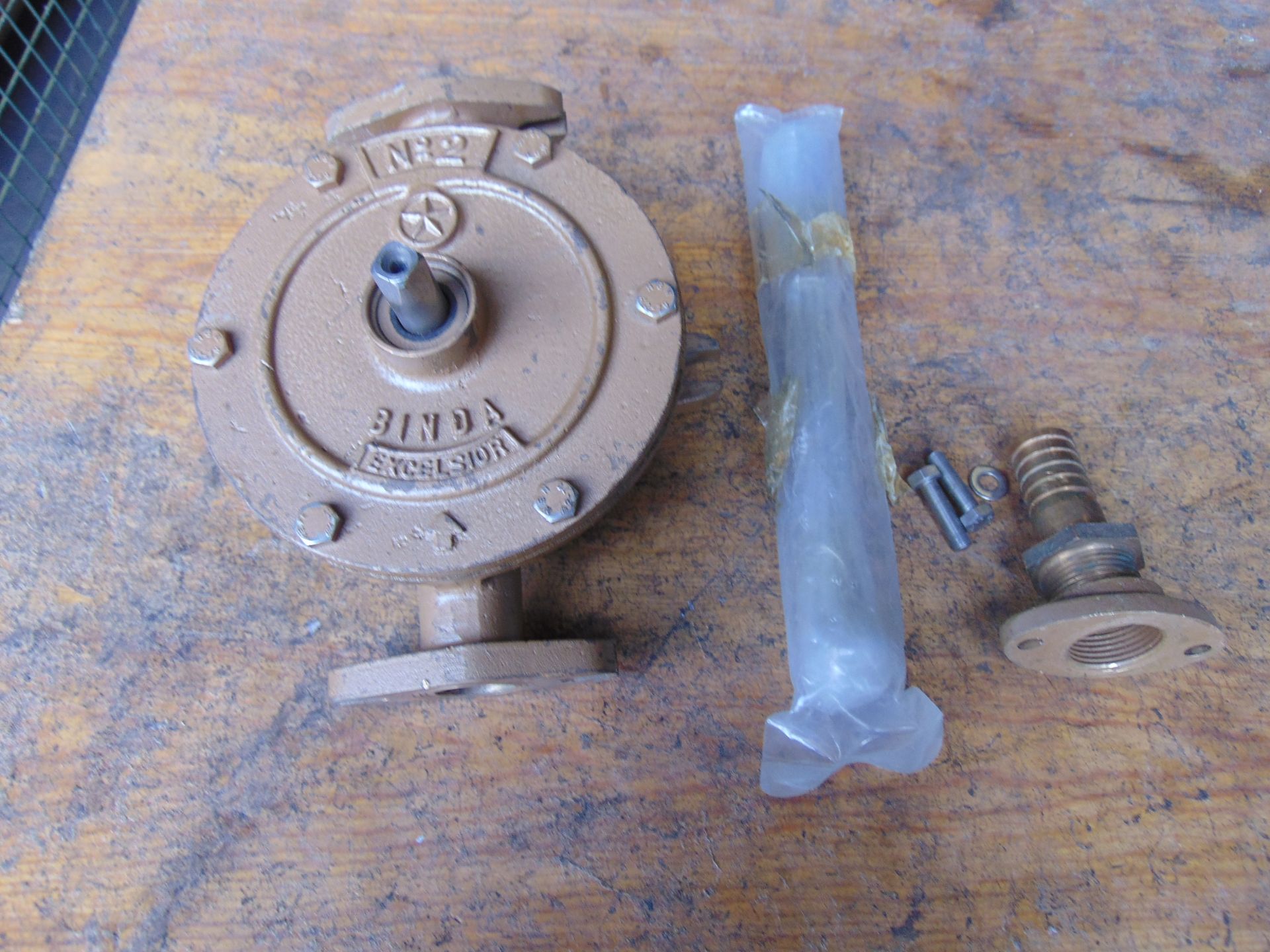 New Unissued Rotary Water Pump and Fittings c/w Handle - Bild 4 aus 4