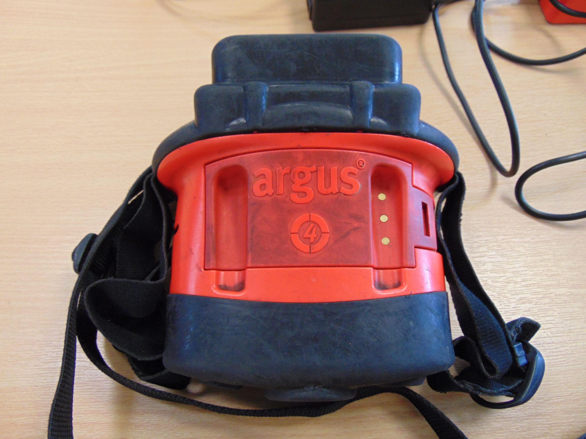 You are bidding on a Argus 4 E2V Thermal Imaging Camera w/ Battery & Charger. *** Without Bag *** - Image 6 of 9
