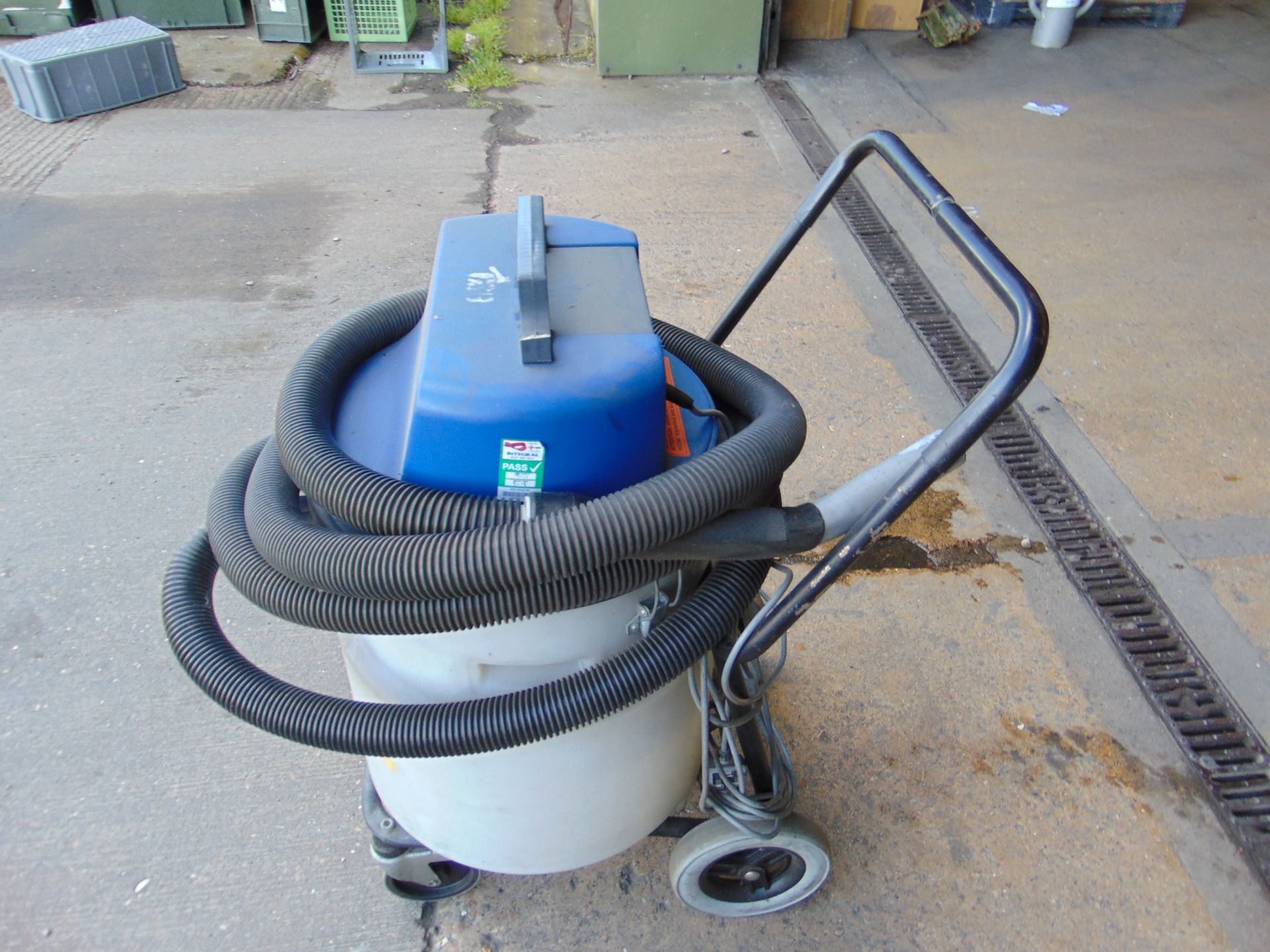 Euro Clean Shop Vacuum on Trolley - Image 3 of 6