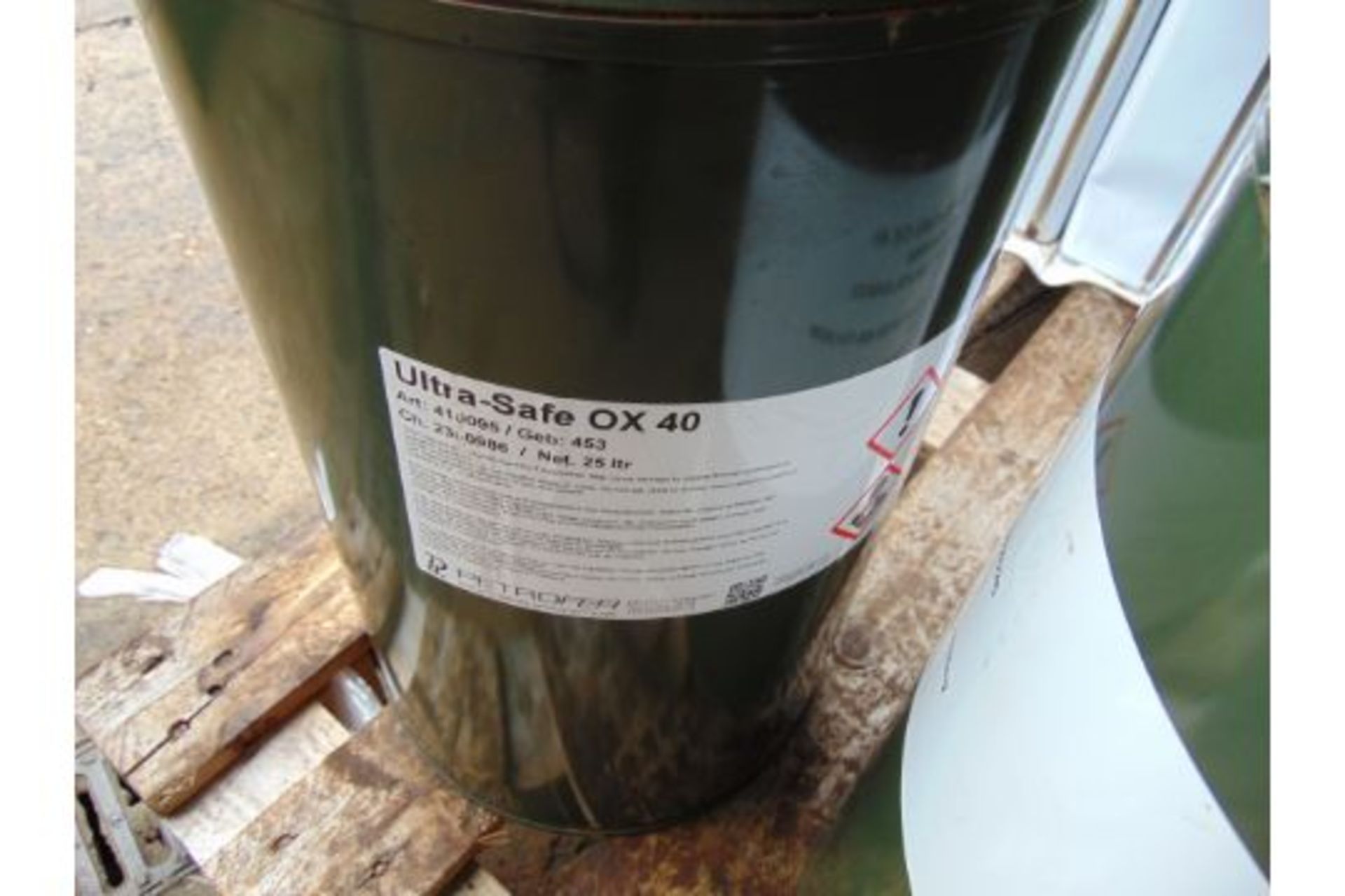 3 x 25 Litre Drums of Ultra Safe OX40 Fire Resistant Hydraulic Oil, New Unissued MoD Reserve Stocks - Image 3 of 4