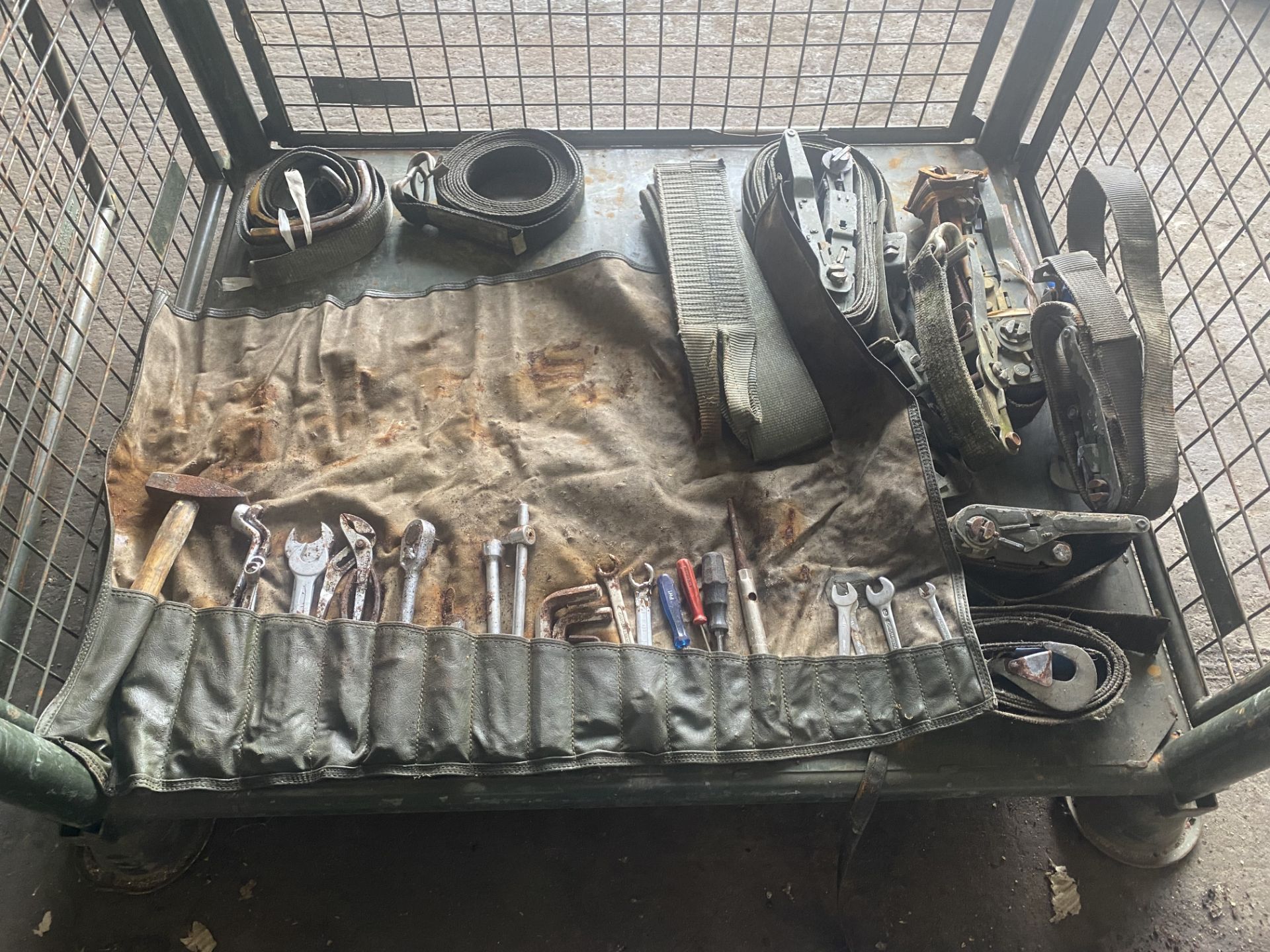 1 x Stillage Tools set, Straps etc