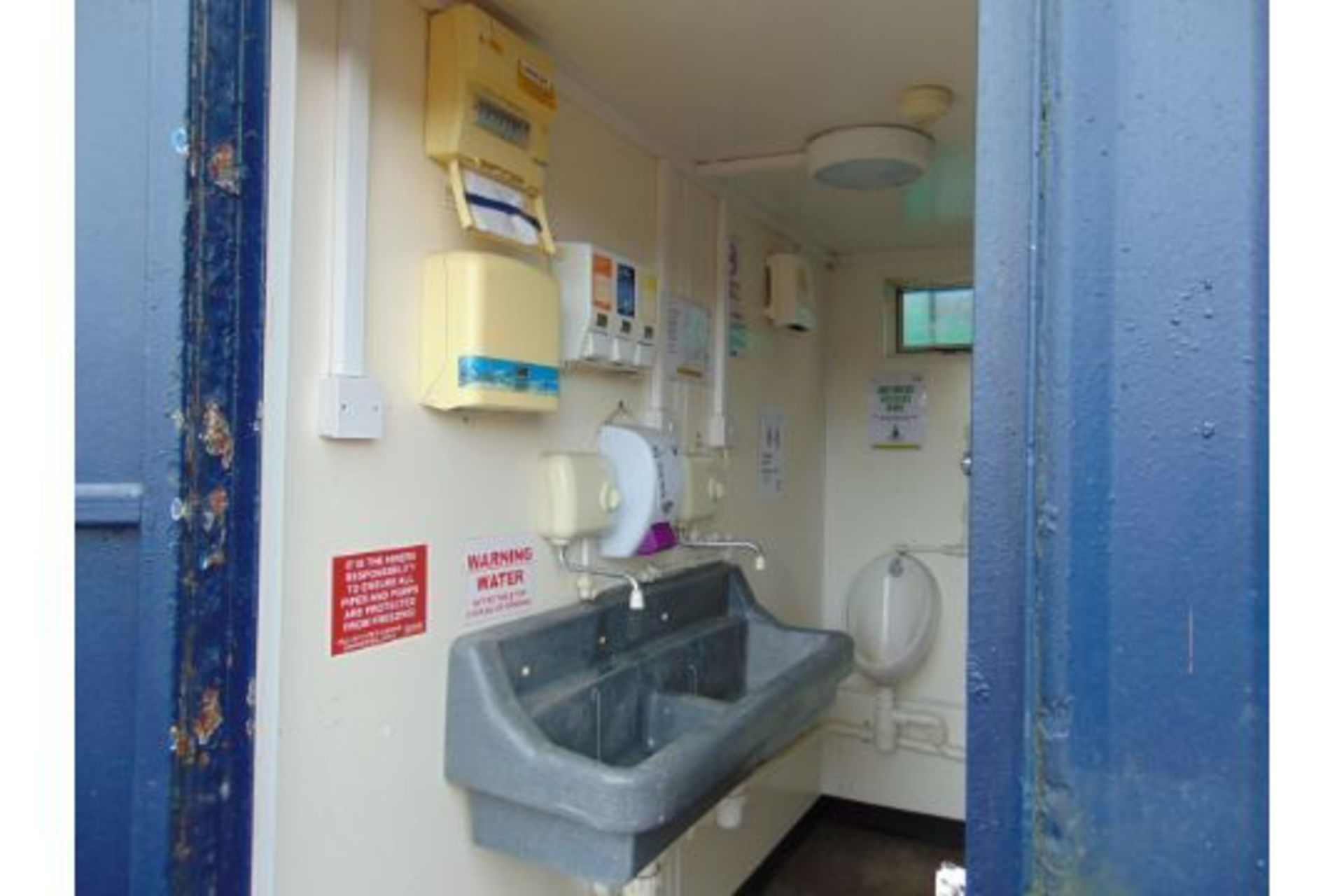 Male / Female Dual Compartment Toilet Block - Bild 11 aus 24