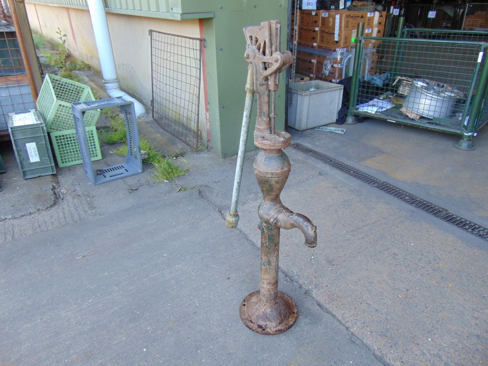 Lovely Antique Cast Iron Hand Pump Ideal for Garden etc - Image 4 of 6