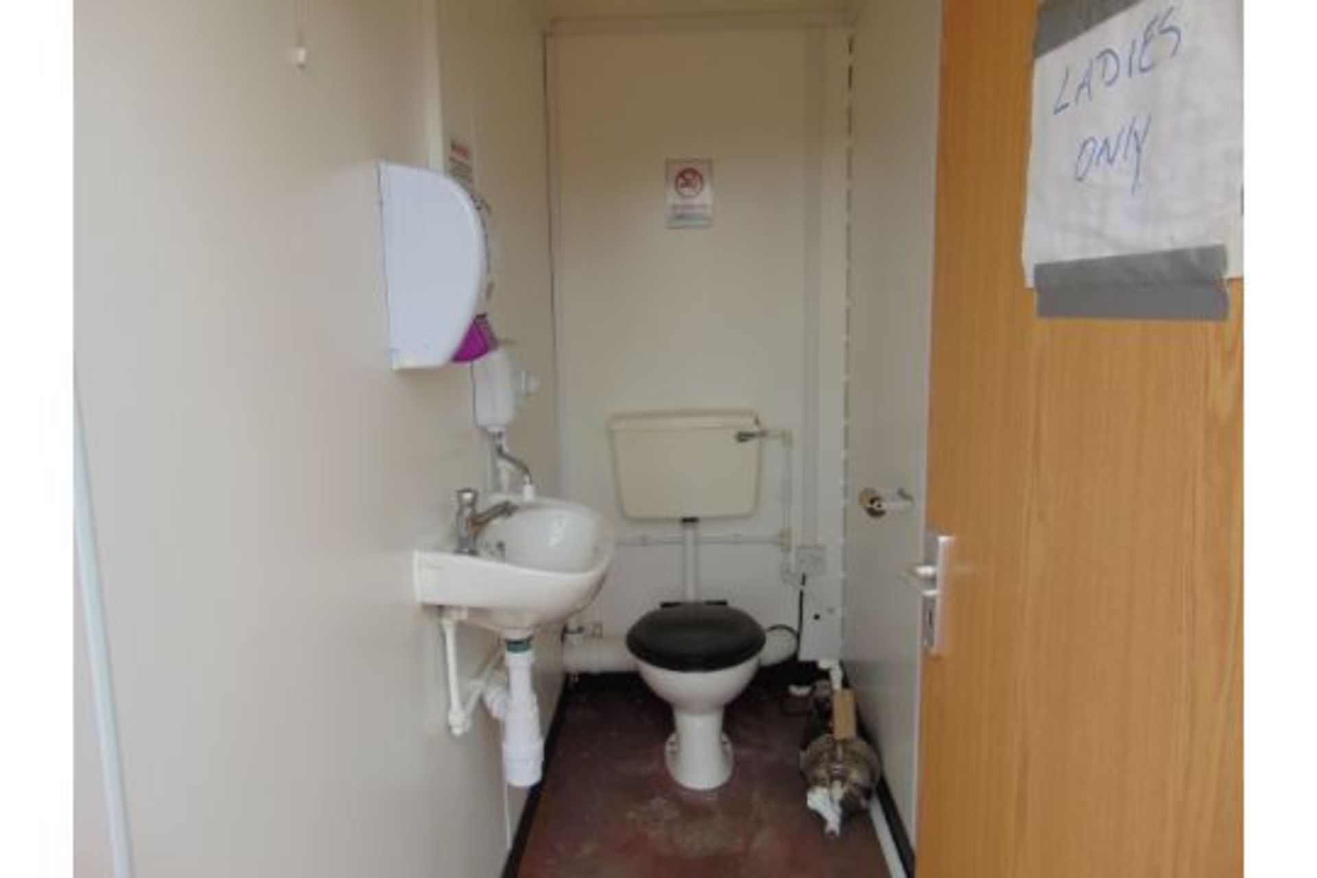 Male / Female Dual Compartment Toilet Block - Bild 19 aus 24