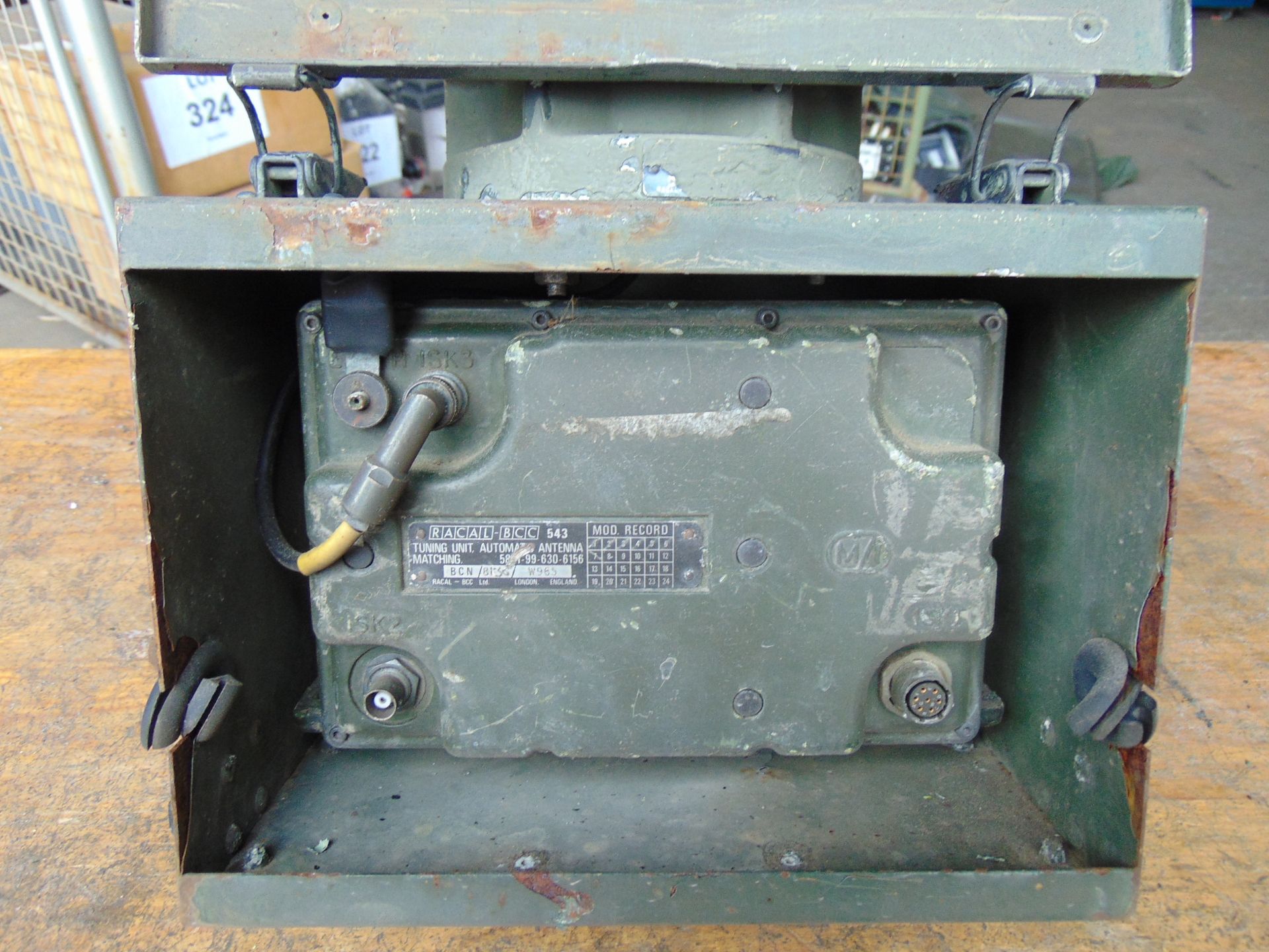Clansman Land Rover Wing Box c/w Tuner and Antenna Base Getting Hard to Find - Image 3 of 5
