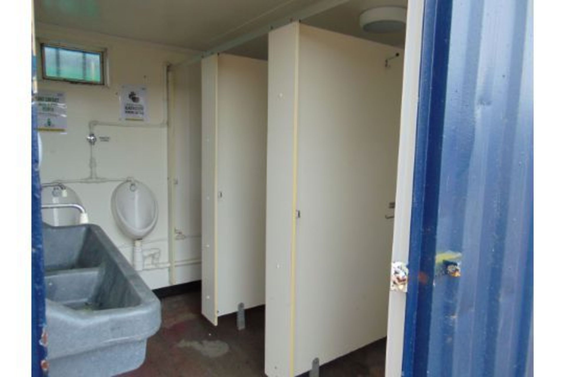 Male / Female Dual Compartment Toilet Block - Bild 10 aus 24