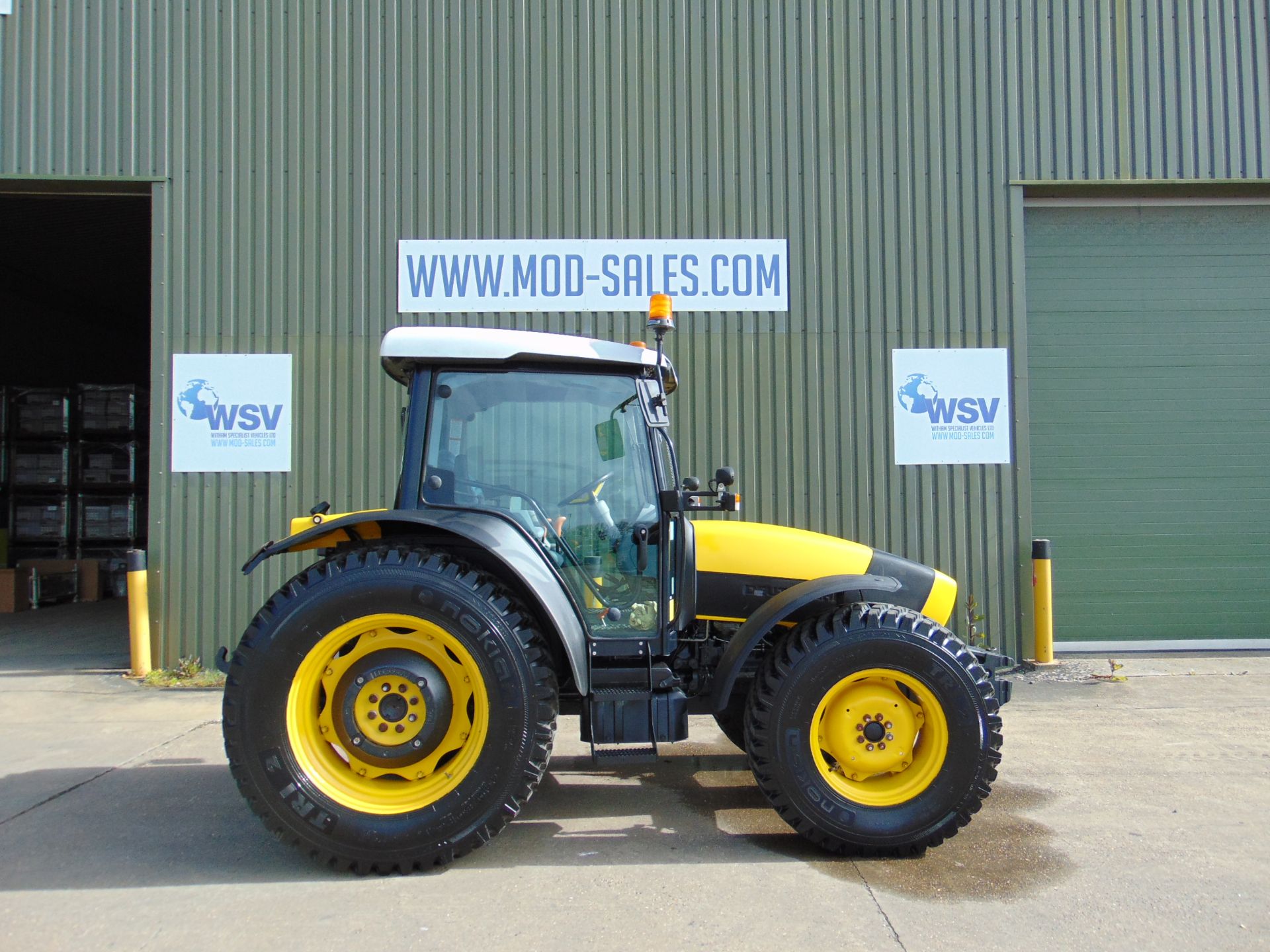2010 Deutz-Fahr Agrofarm 420 - 4WD 97HP Agricultural Tractor 967 hrs only From MOD - Image 2 of 56