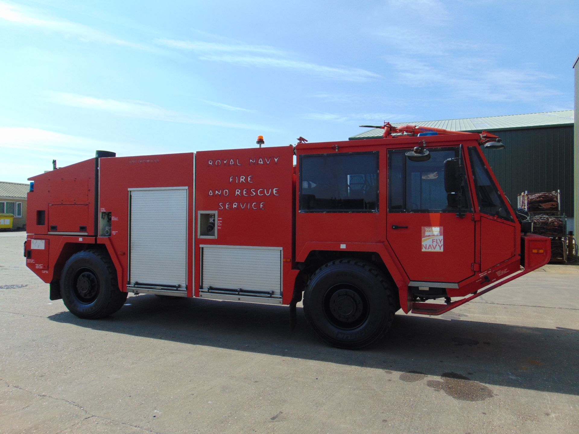 Unipower 4 x 4 Airport Fire Fighting Appliance - Rapid Intervention Vehicle - Image 8 of 73