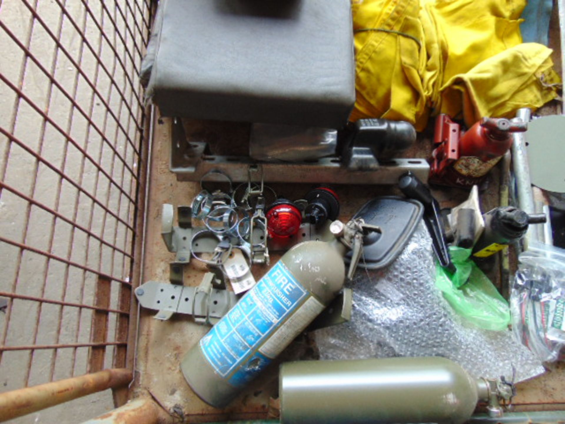 1 x Stillage of Land Rover Spares etc - Image 4 of 9
