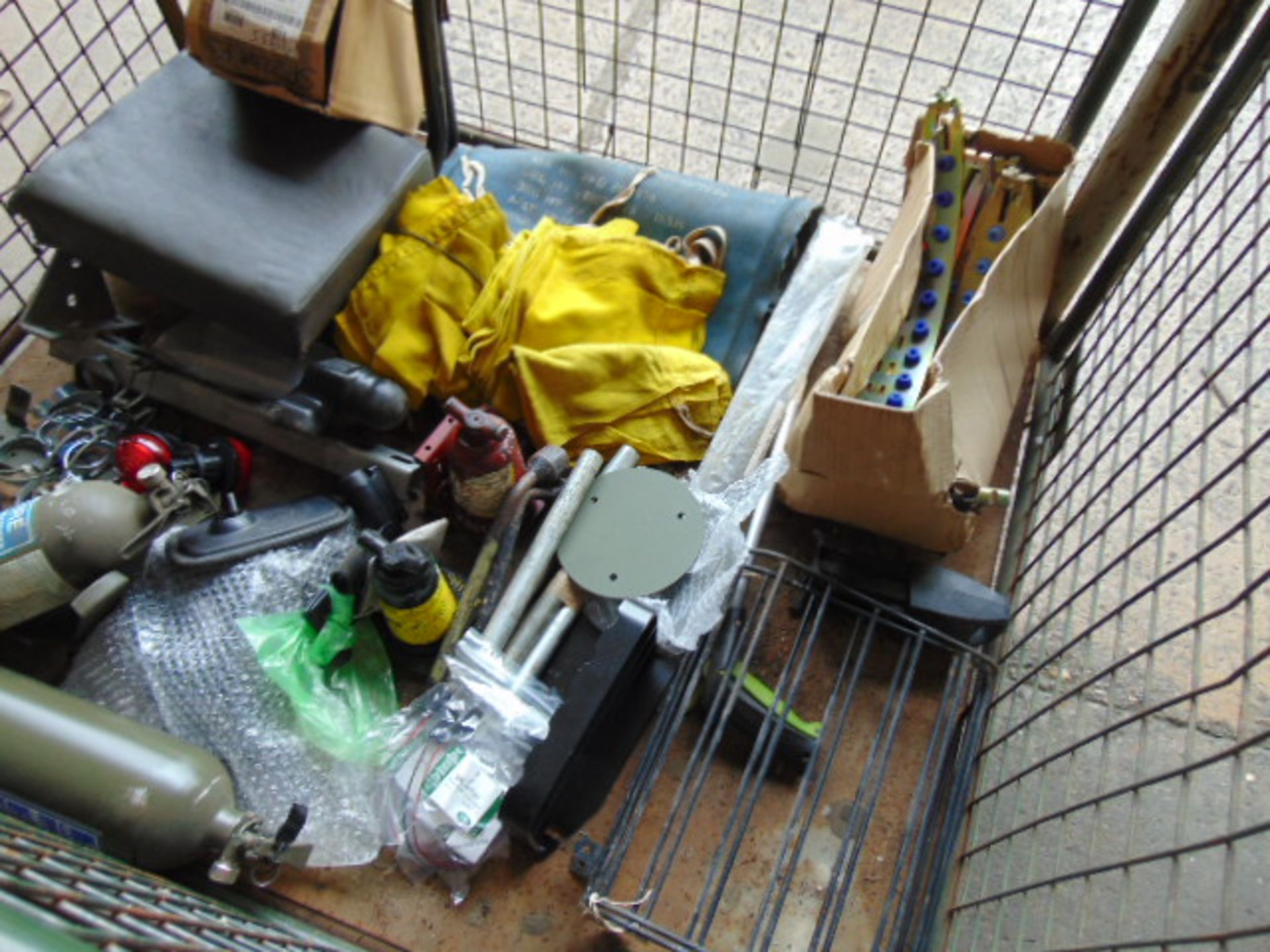 1 x Stillage of Land Rover Spares etc - Image 6 of 9