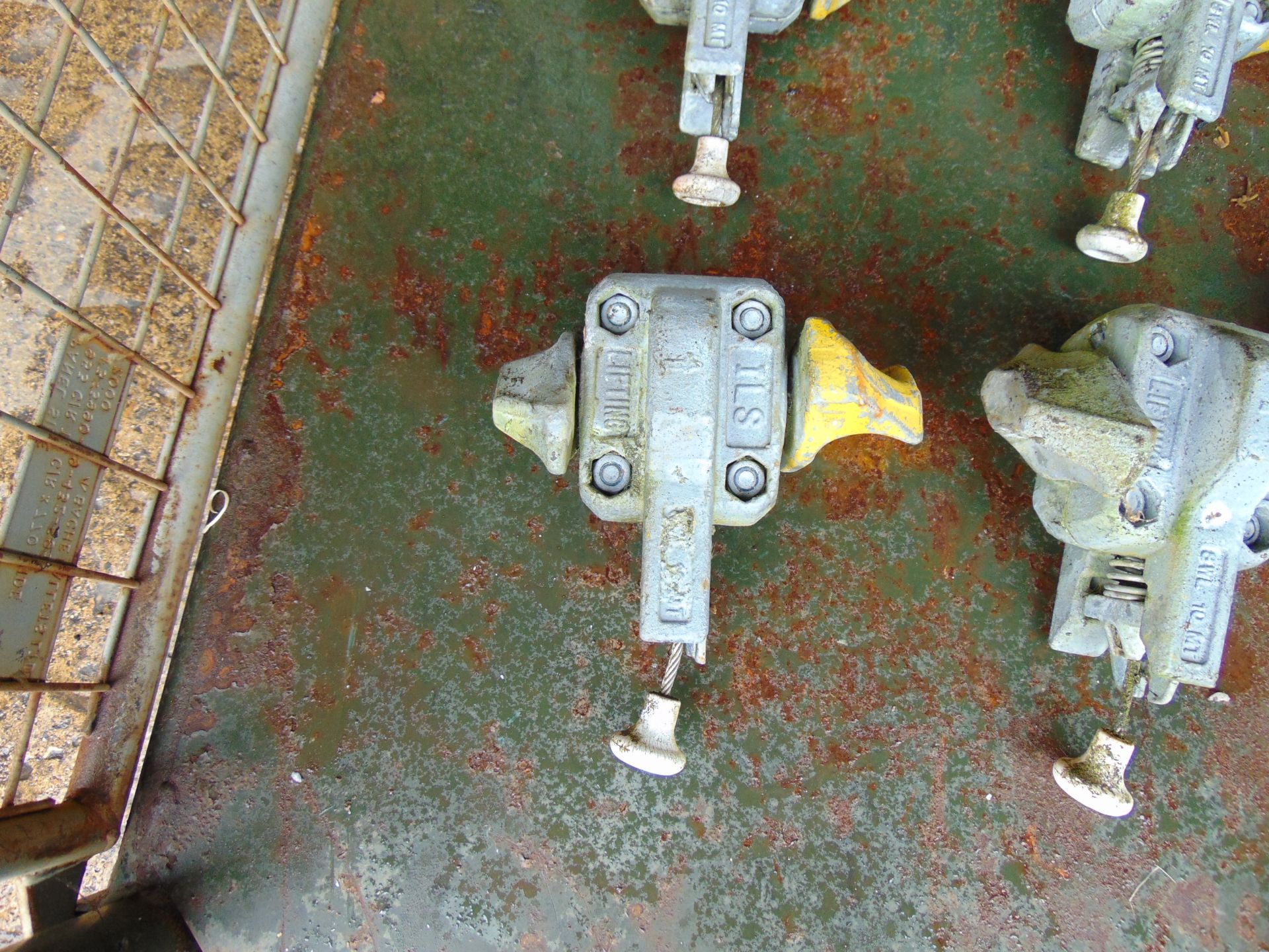 9 x Auto Twist Lock Connectors, D Shackles, Wheel Chocks from MoD - Image 5 of 7