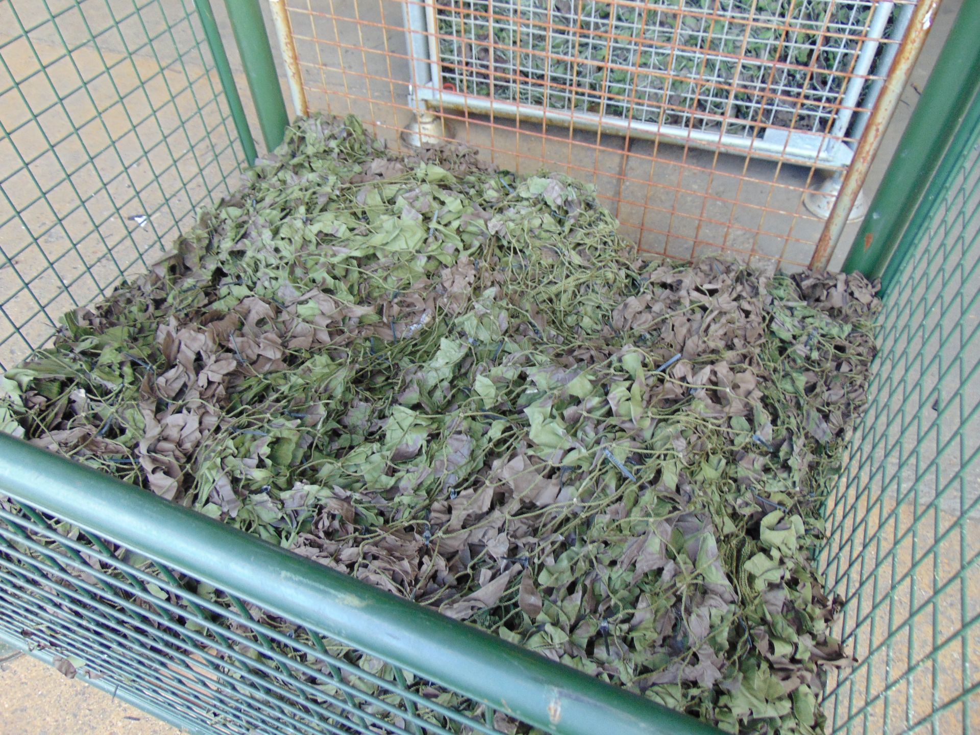 1 x Stillage New Unissued British Army Woodland Camo Net - Image 2 of 4