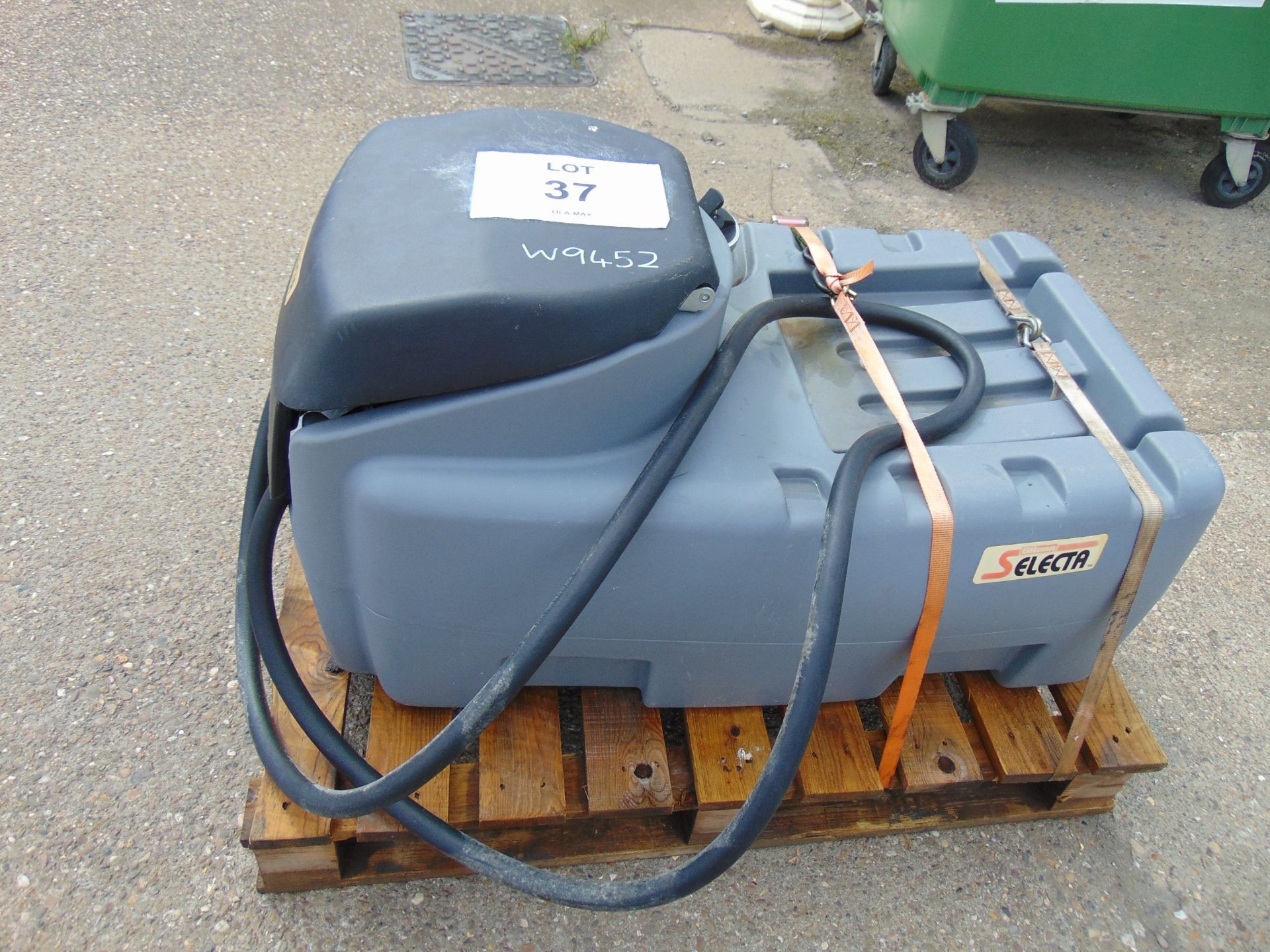 Selecta 200 Litre 50 Gall Portable Refuel Tank c/w 12Volt Pump Hose and Automatic Refuelling Nozzle