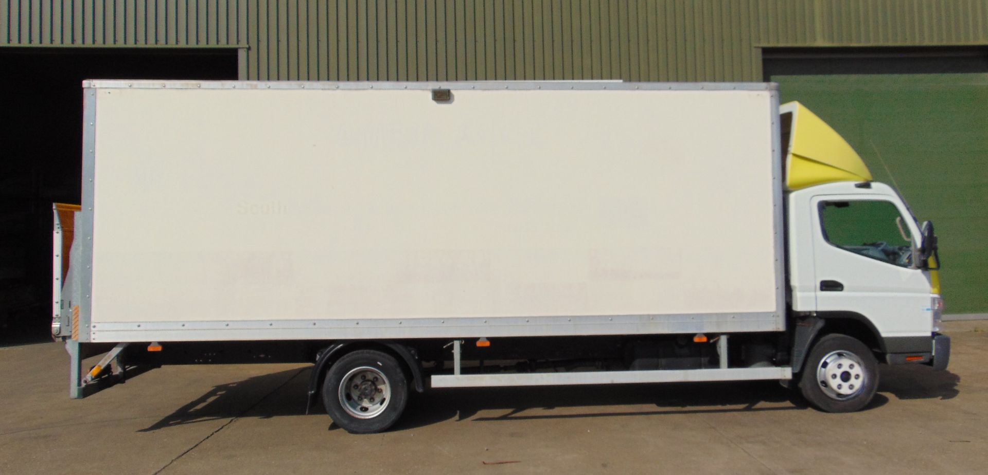 2011 Mitsubishi Fuso Canter Box lorry 7.5T - Only 5400 Miles! - Image 12 of 51