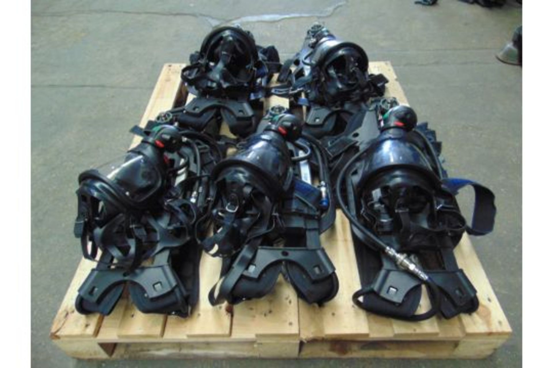 5 x Drager PSS 7000 Self Contained Breathing Apparatus w/ 10 x Drager 300 Bar Air Cylinders - Image 10 of 20