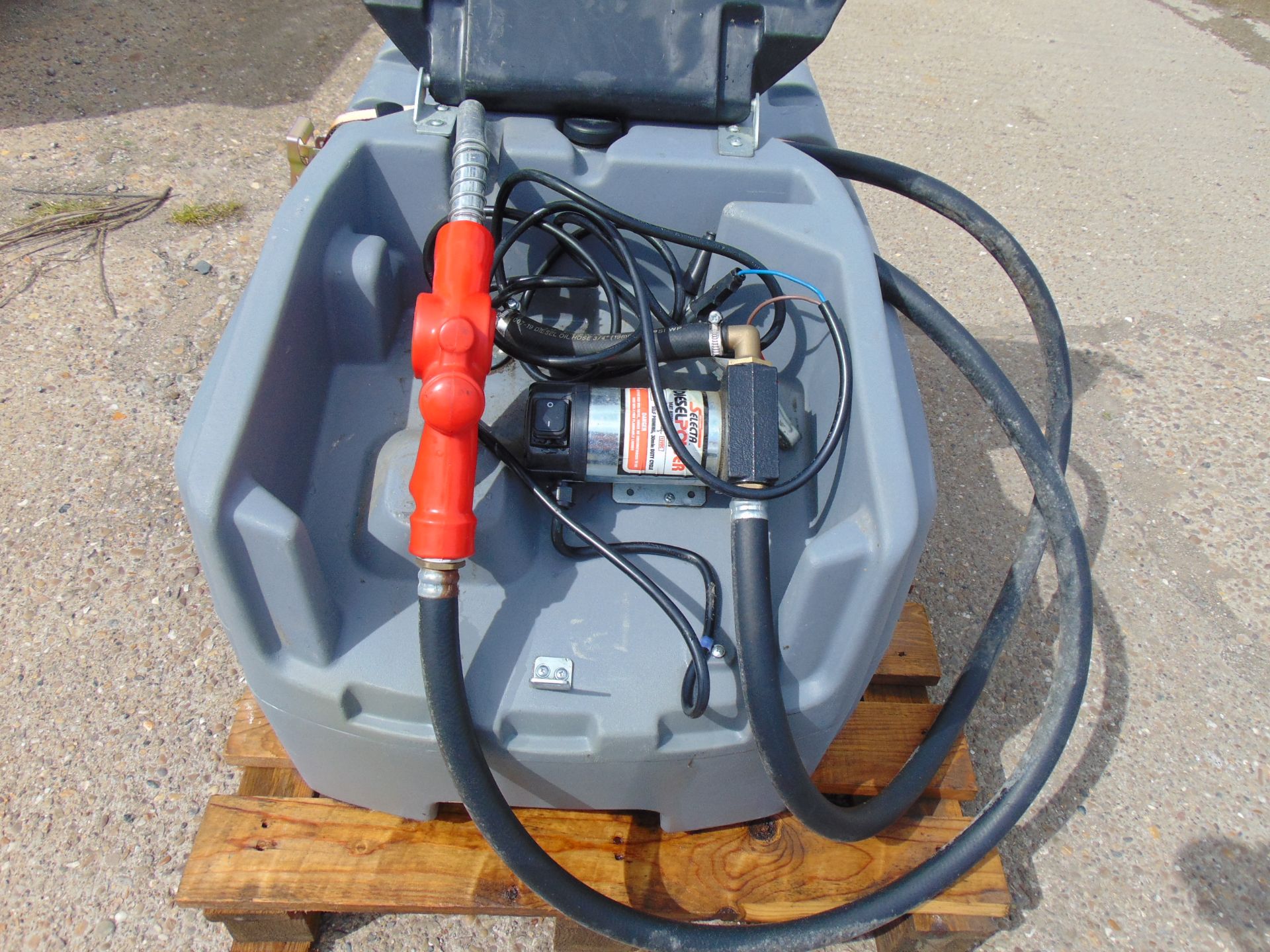Selecta 200 Litre 50 Gall Portable Refuel Tank c/w 12Volt Pump Hose and Automatic Refuelling Nozzle - Image 2 of 14