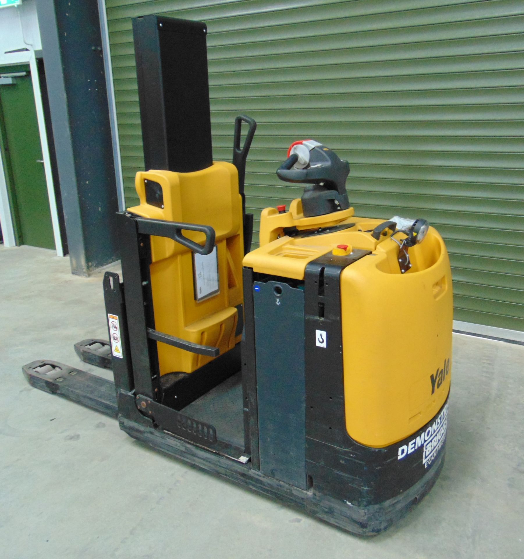 2021 Yale MO20 Electric Low Level Order Picker w/ Battery Charger - Image 5 of 35