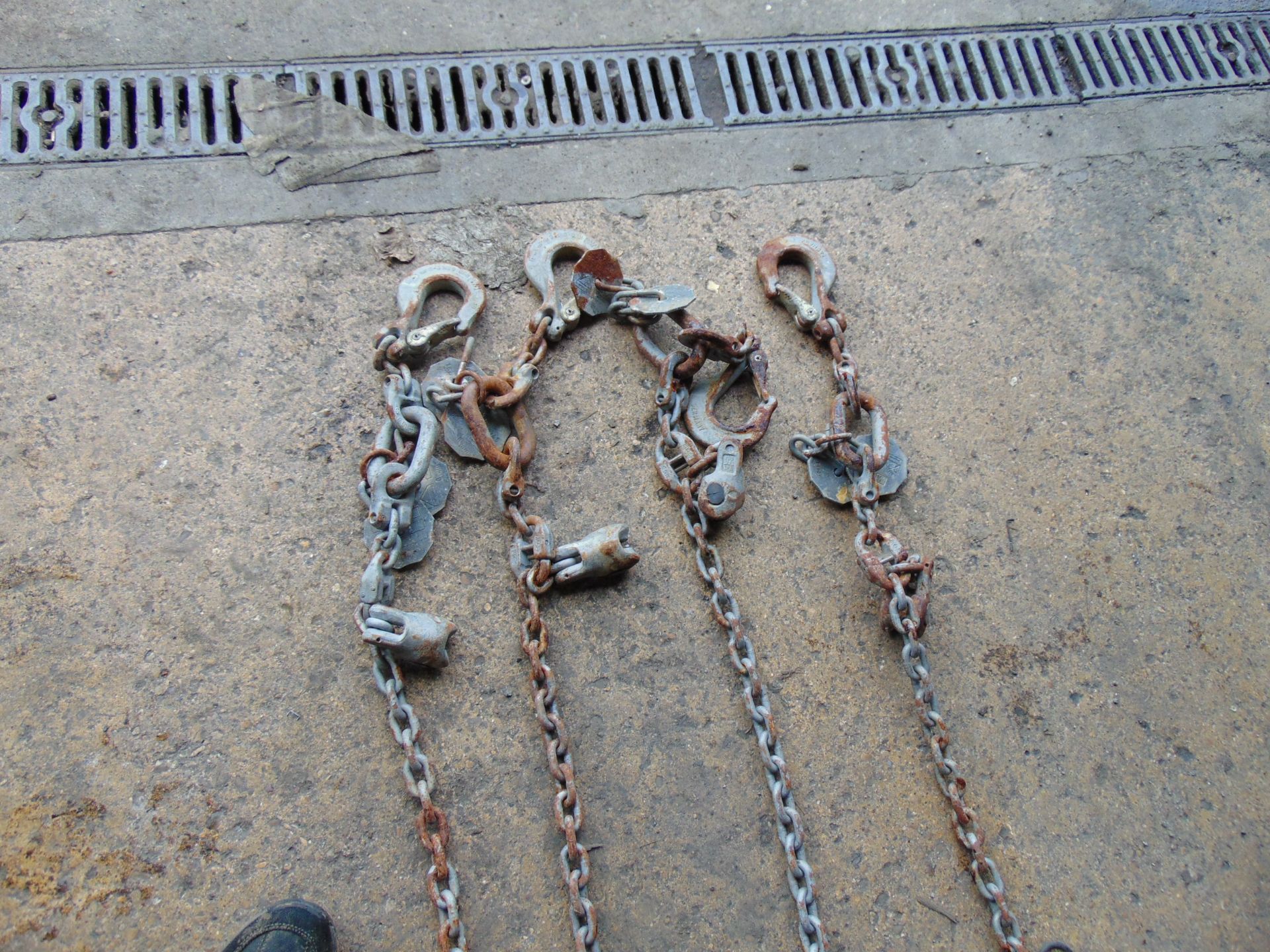 4 x 6ft Heavy-Duty Chains - Image 4 of 5