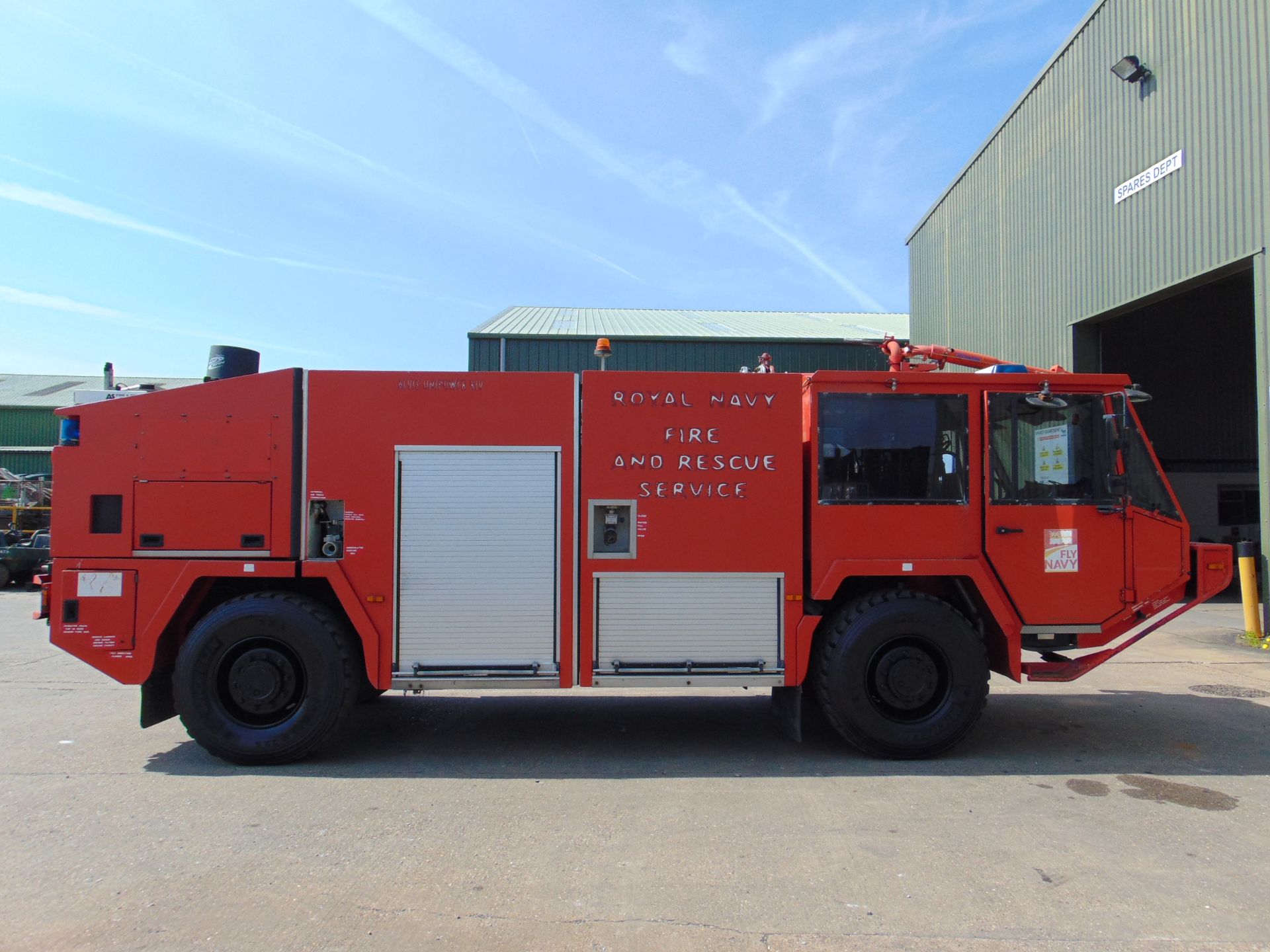Unipower 4 x 4 Airport Fire Fighting Appliance - Rapid Intervention Vehicle - Image 27 of 73