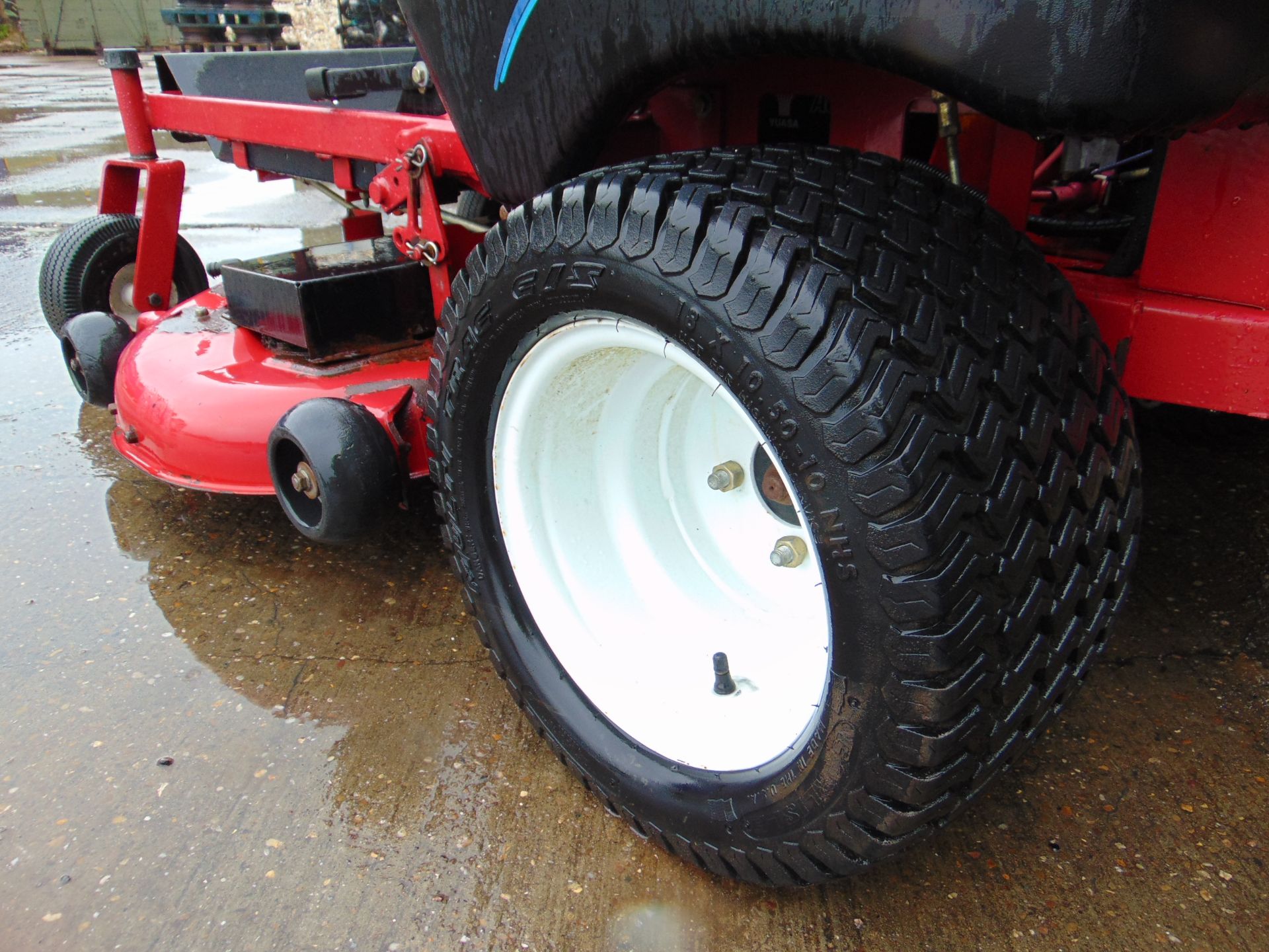 Toro Timecutter ZX525 Petrol Zero Turn Ride-On Lawn Mower - Image 15 of 17