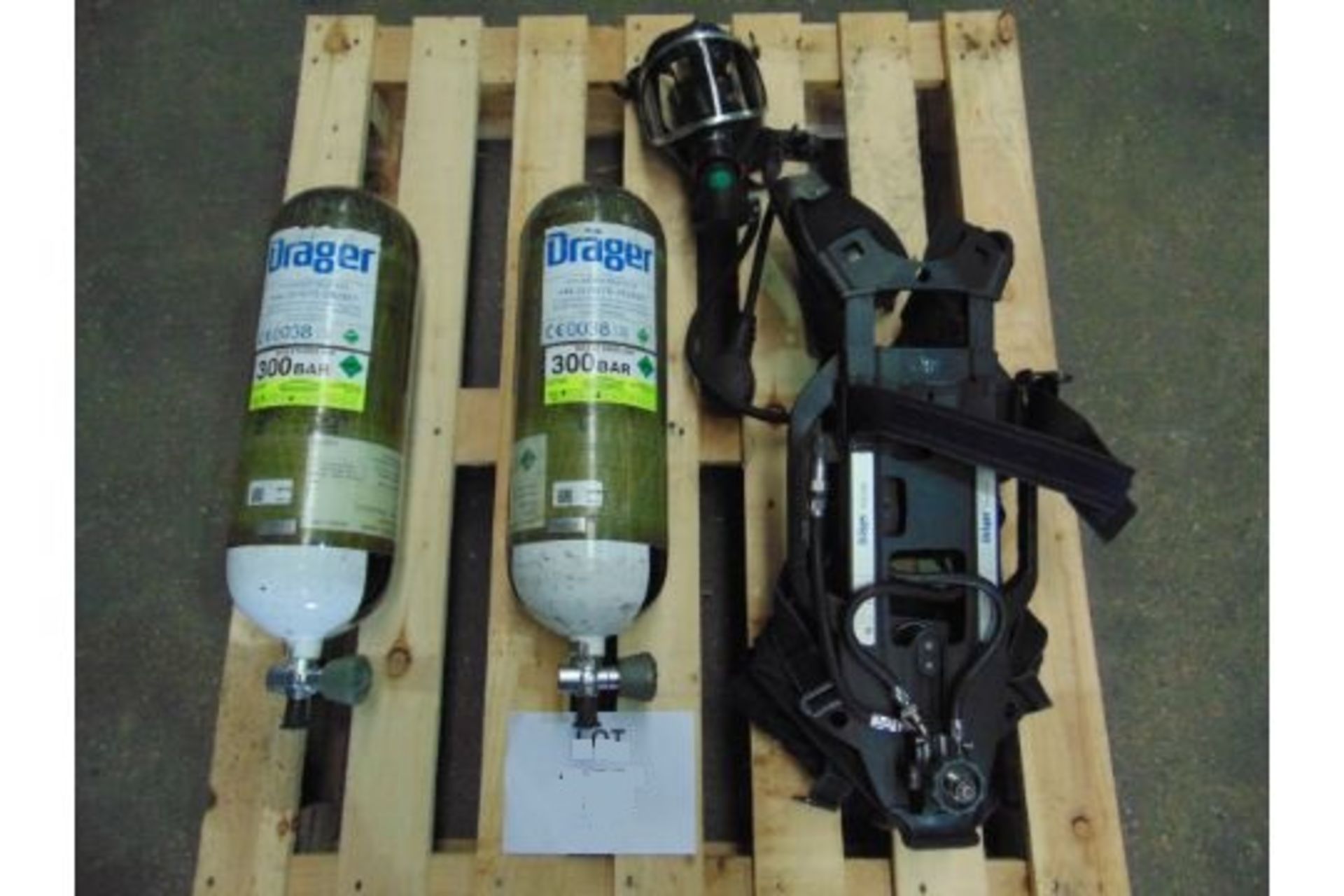 Drager PSS 7000 Self Contained Breathing Apparatus w/ 2 x Drager 300 Bar Air Cylinders