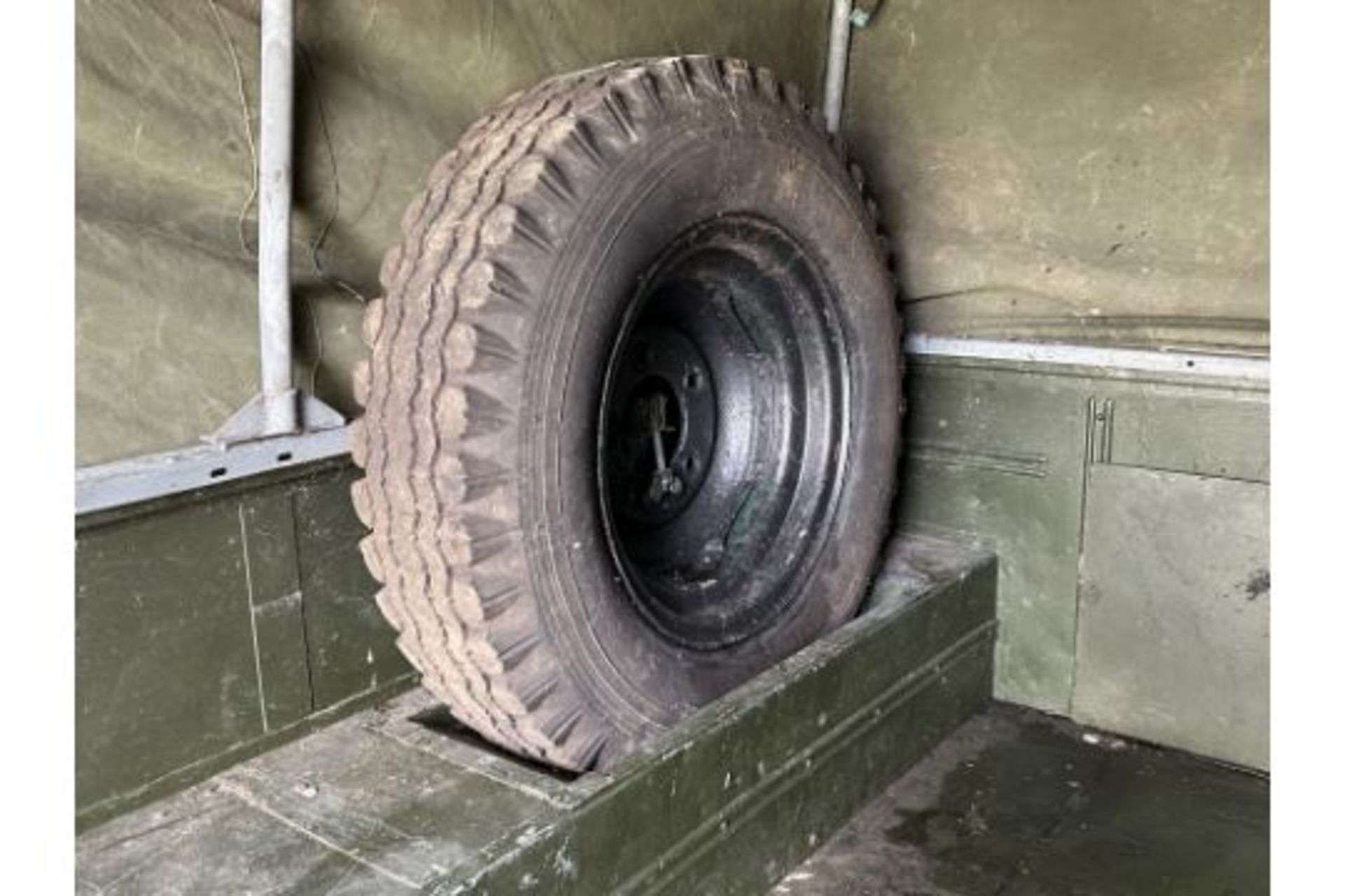 V Rare Land Rover Series 1 107inch truck cab pick up with a large selection of Spare Parts - Bild 29 aus 67