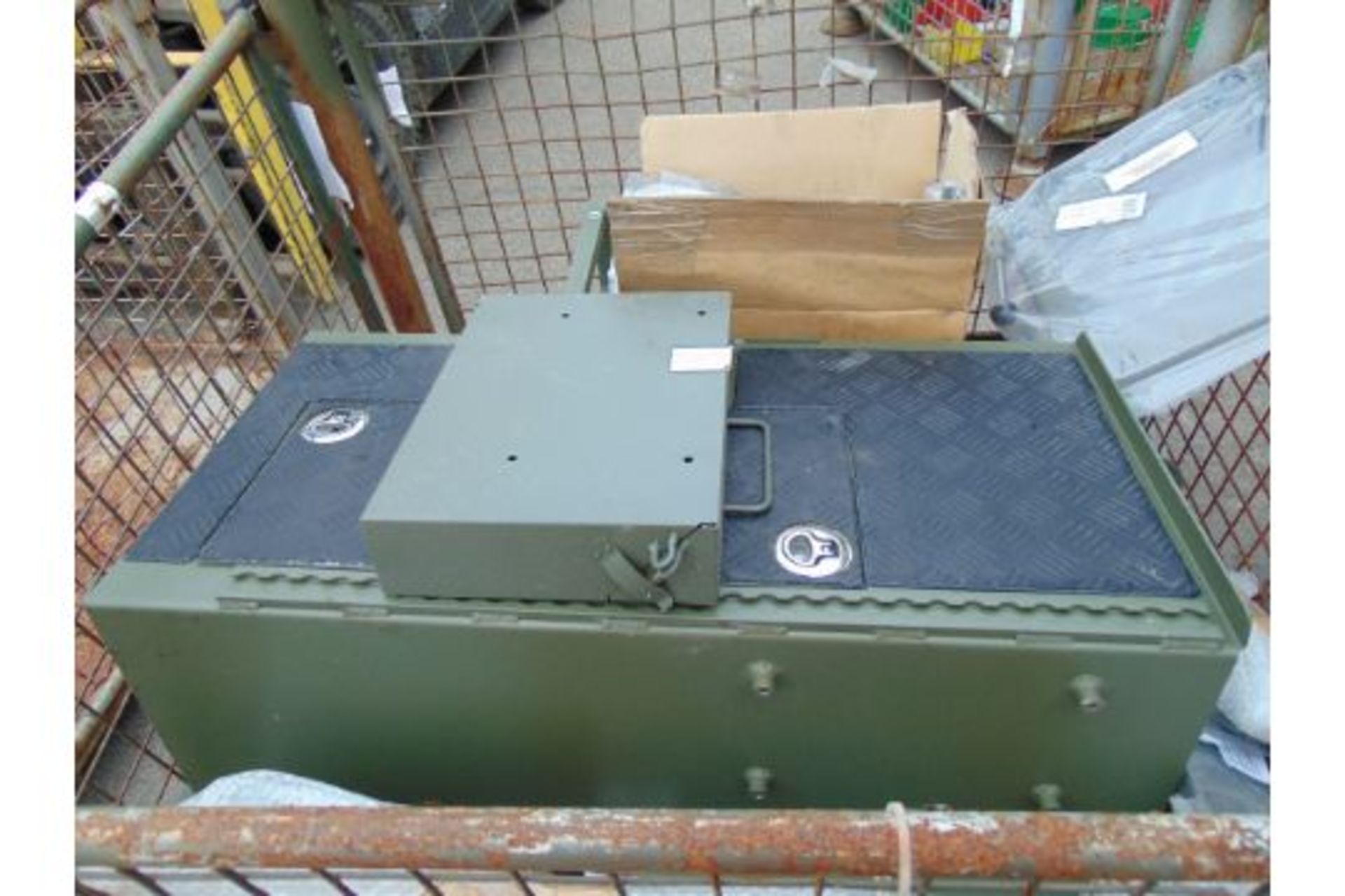 1 x Stillage New Unissued WIMIK Weapons Mounting Kit Etc - Image 6 of 8