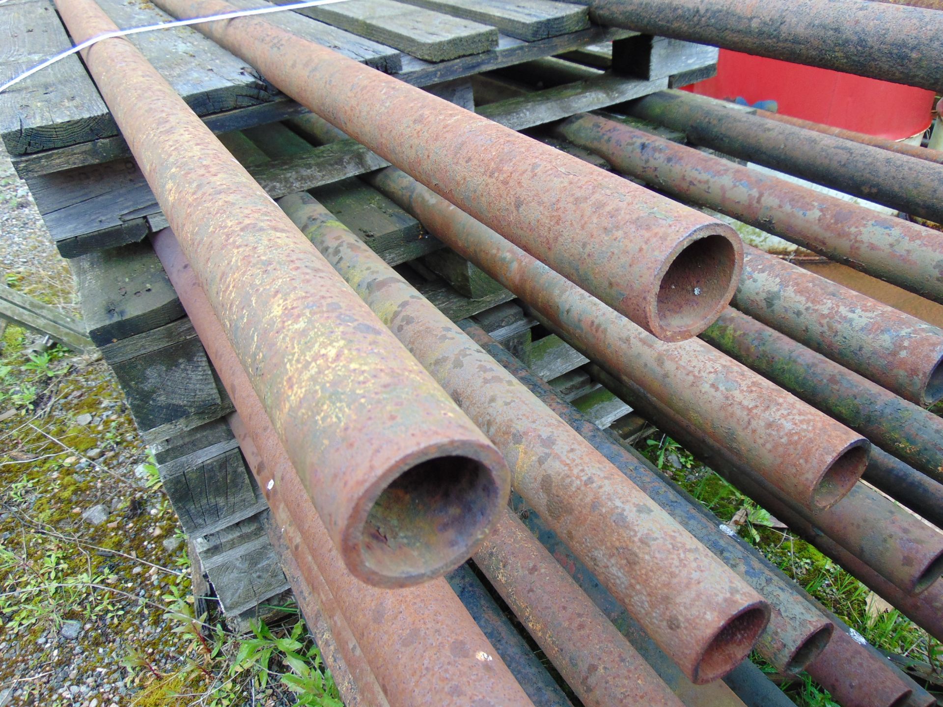 28 x 10ft Steel Poles from MoD - Image 3 of 5