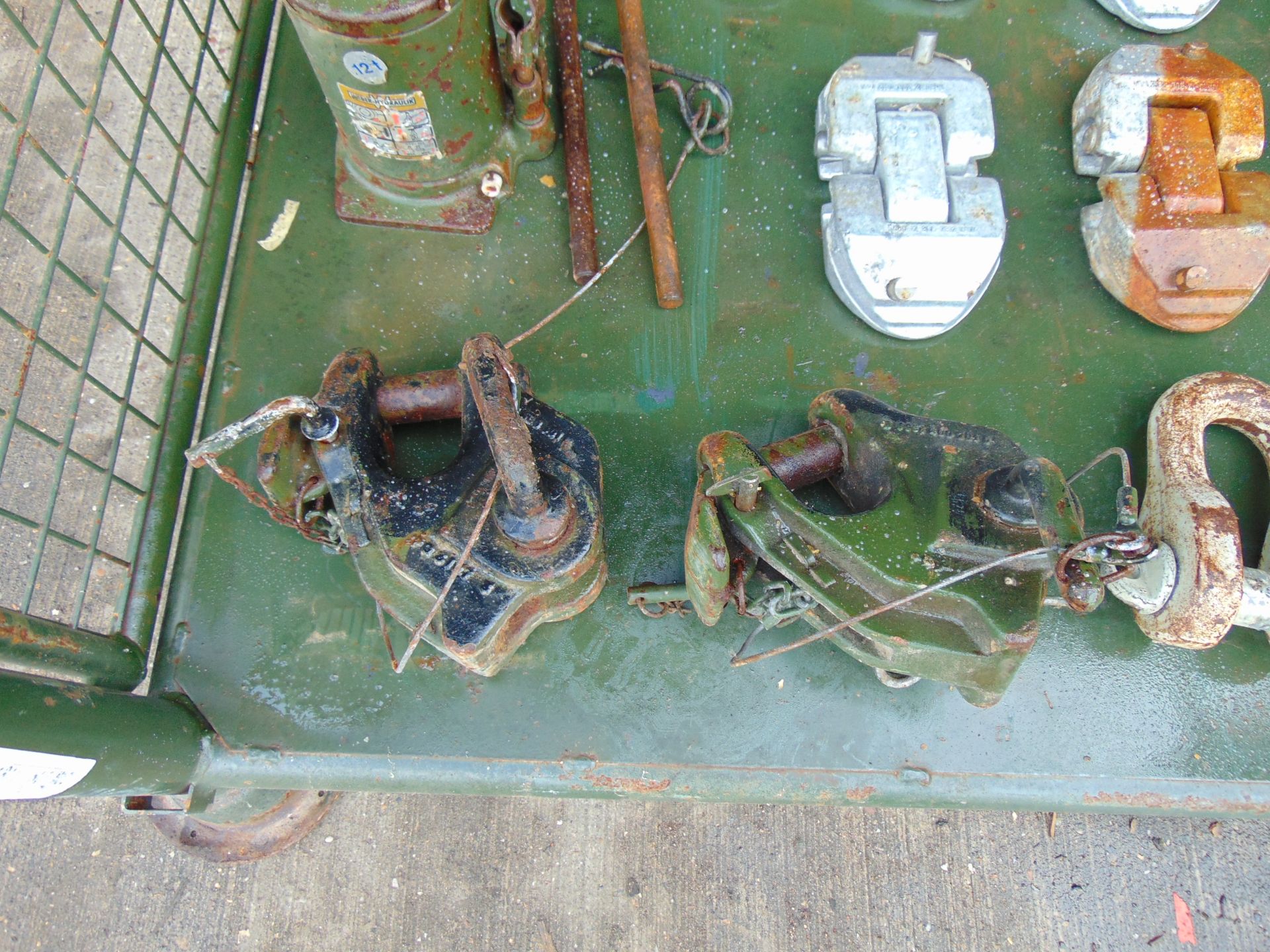 1 x Stillage 12 ton Jacks, D Shackles, Touring Brackets - Image 6 of 8