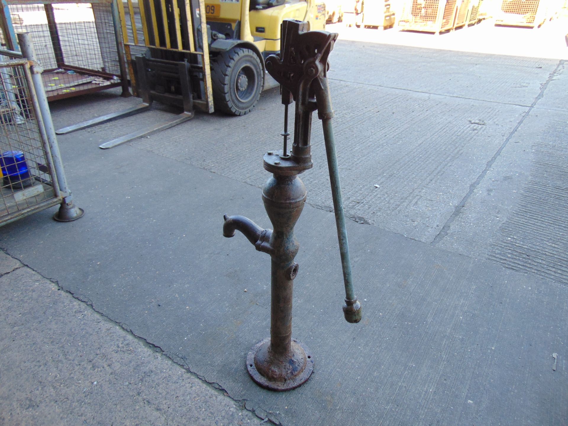 Lovely Antique Cast Iron Hand Pump Ideal for Garden etc - Image 6 of 6
