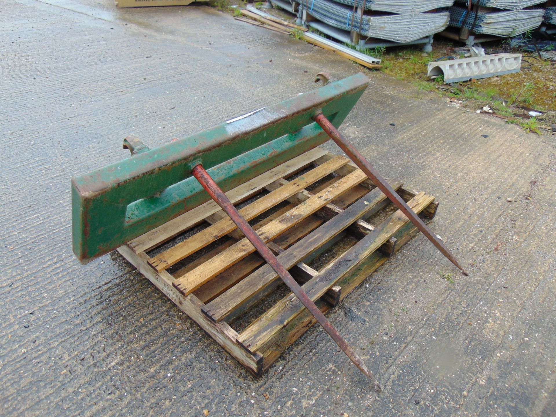 Bale Spike / Tines c/w Quick Fit Back Plate For Telehandler - Image 5 of 5