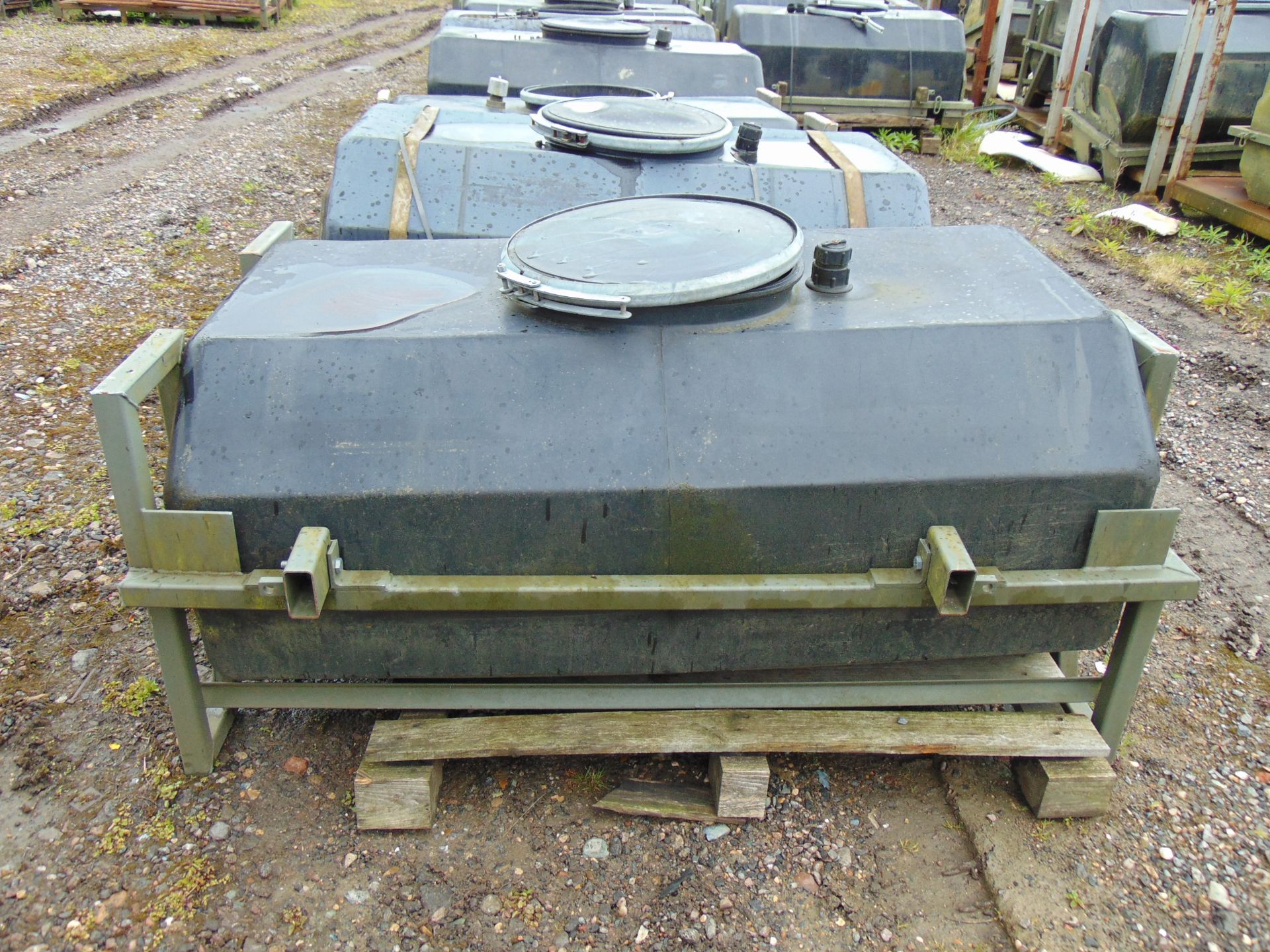 1 x Demountable 100 Gall Water Bowser c/w Frame for Fitting to Land Rover Trailer - Image 3 of 3