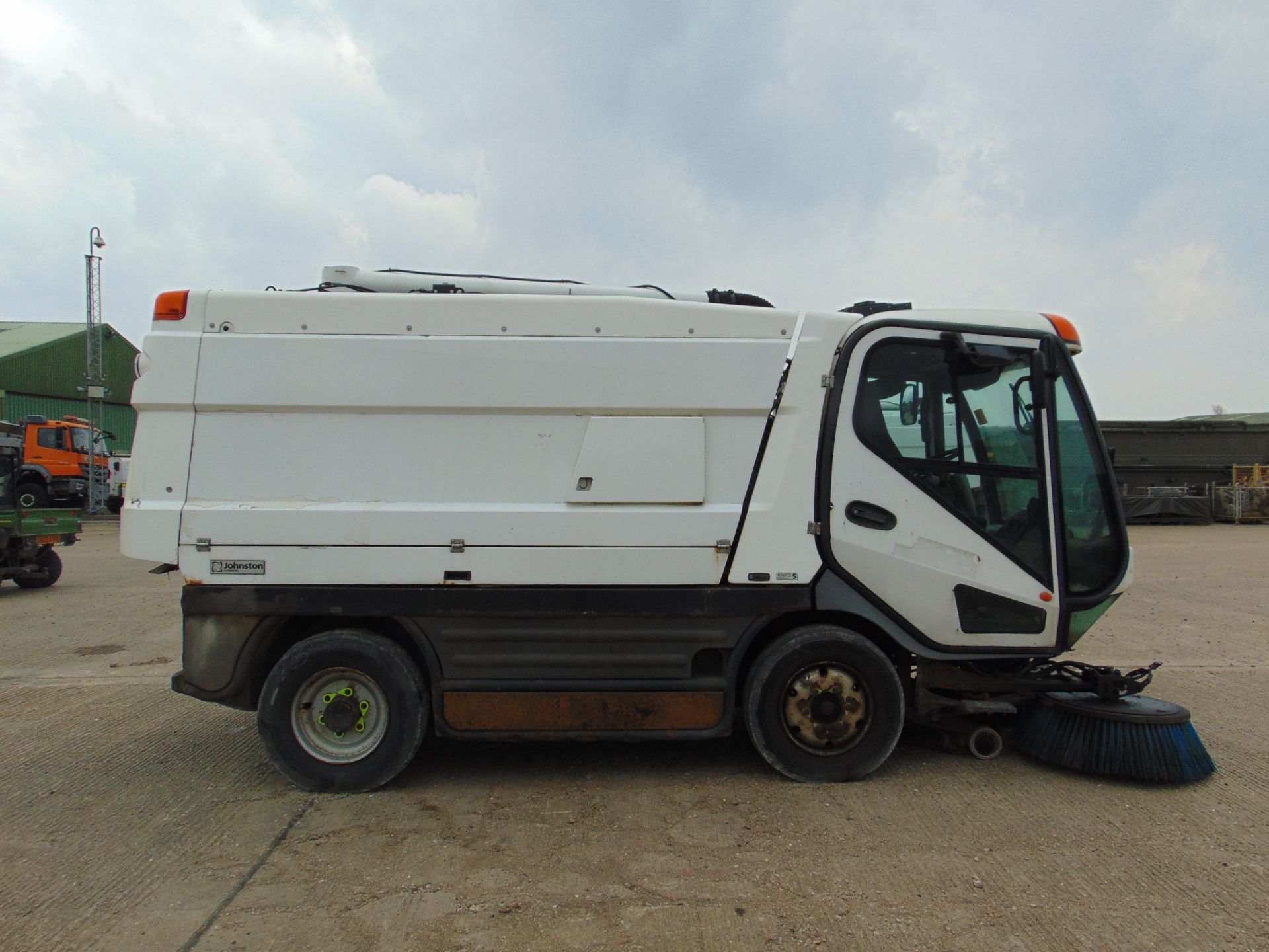 2015 Johnston CX400 EURO 5 Road Sweeper - Image 5 of 28