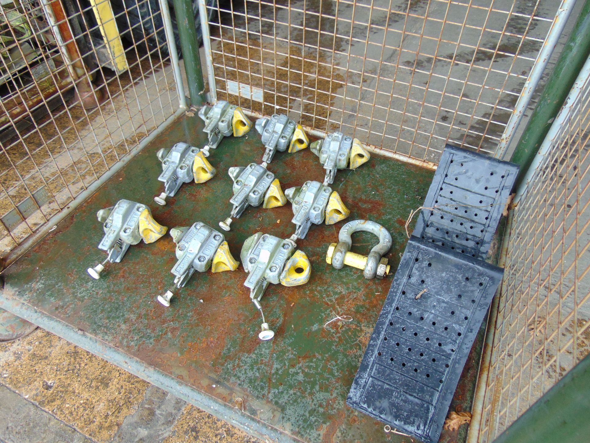 9 x Auto Twist Lock Connectors, D Shackles, Wheel Chocks from MoD - Image 7 of 7