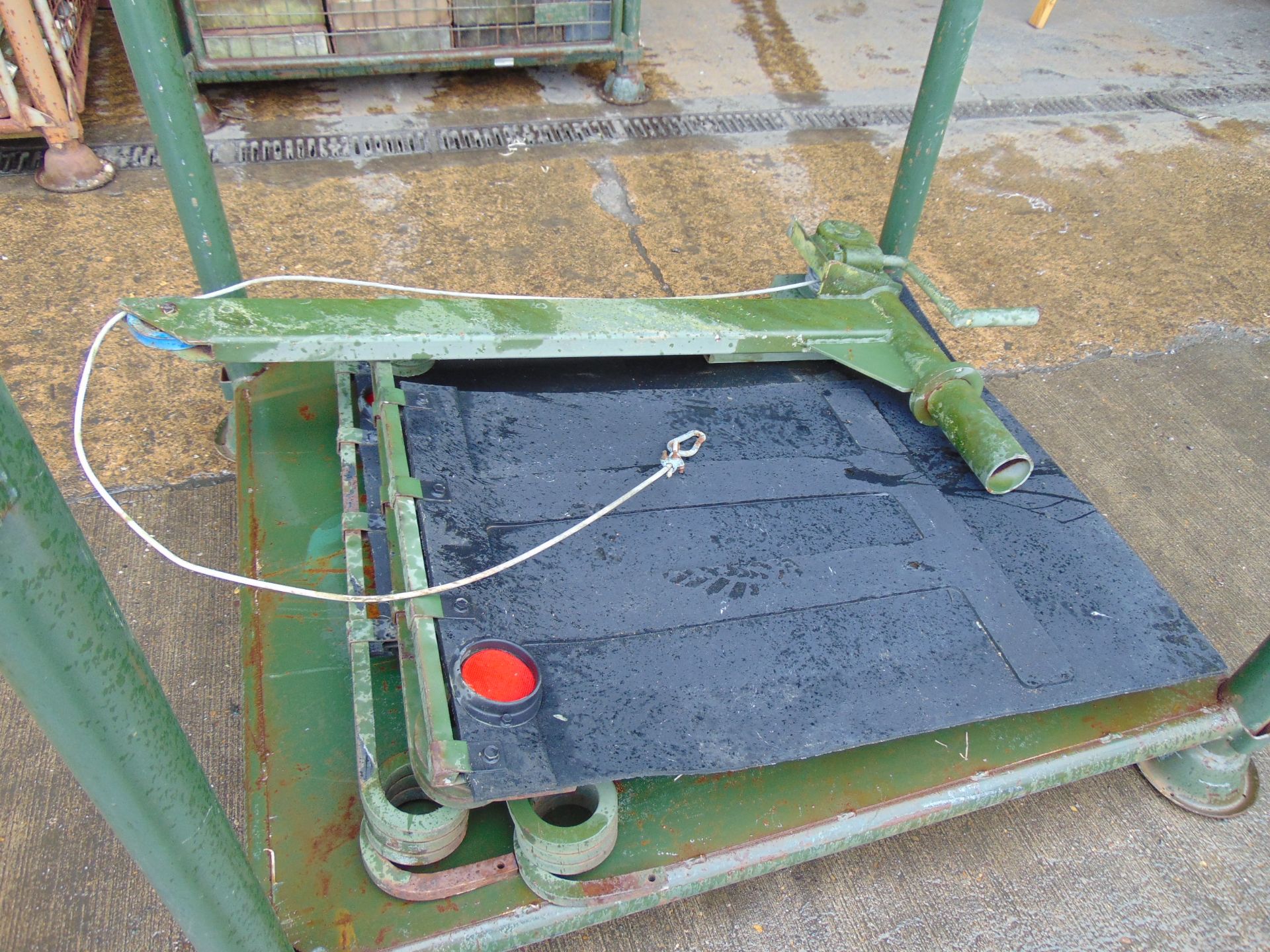 4 x Trailer Mud flaps and Lifting Crane from MoD - Image 3 of 6