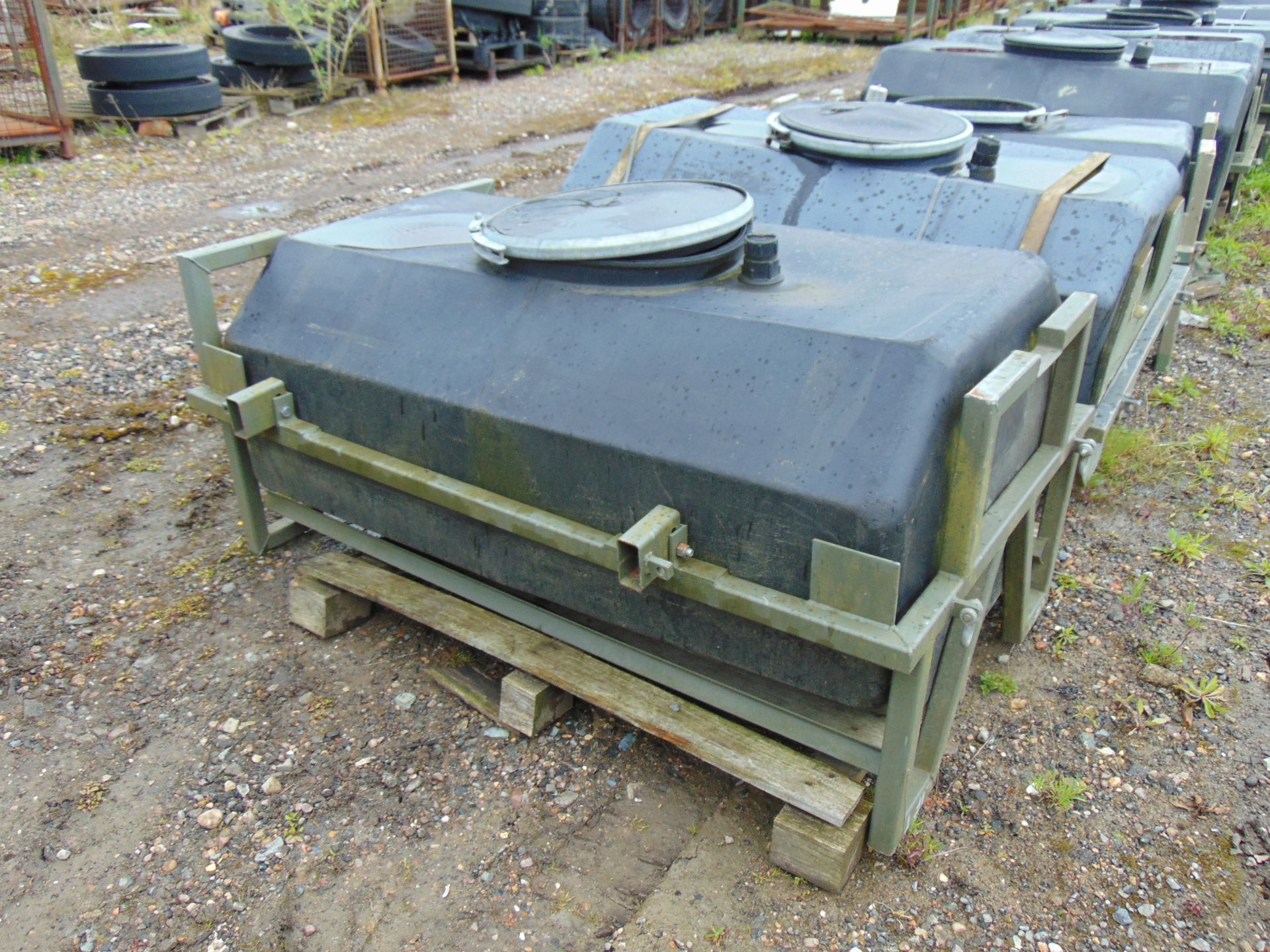1 x Demountable 100 Gall Water Bowser c/w Frame for Fitting to Land Rover Trailer - Image 2 of 3