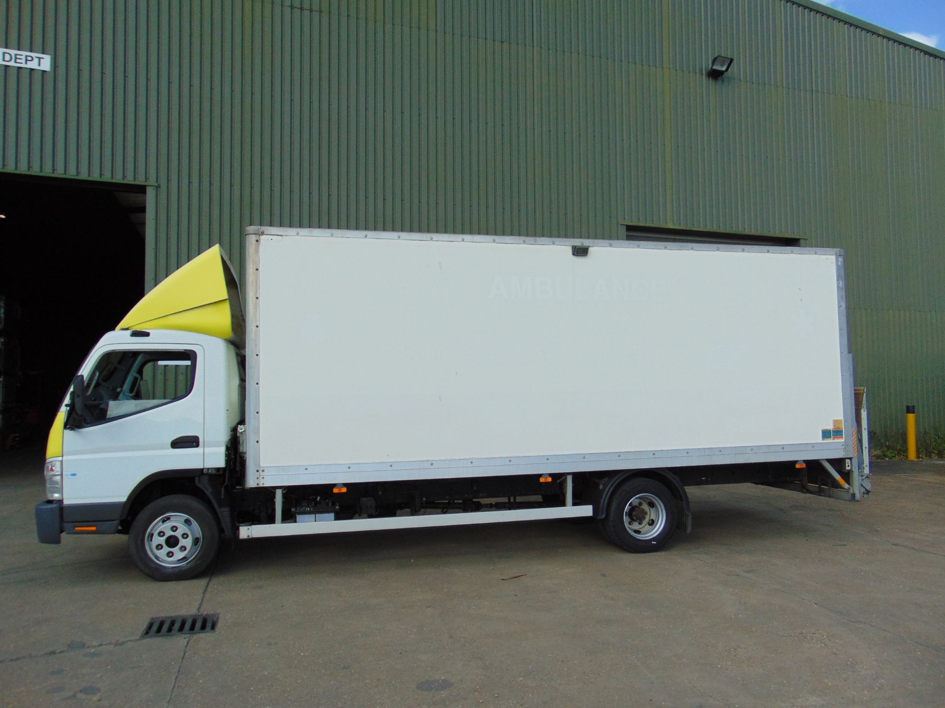 2011 Mitsubishi Fuso Canter Box lorry 7.5T - Only 5400 Miles! - Image 4 of 51