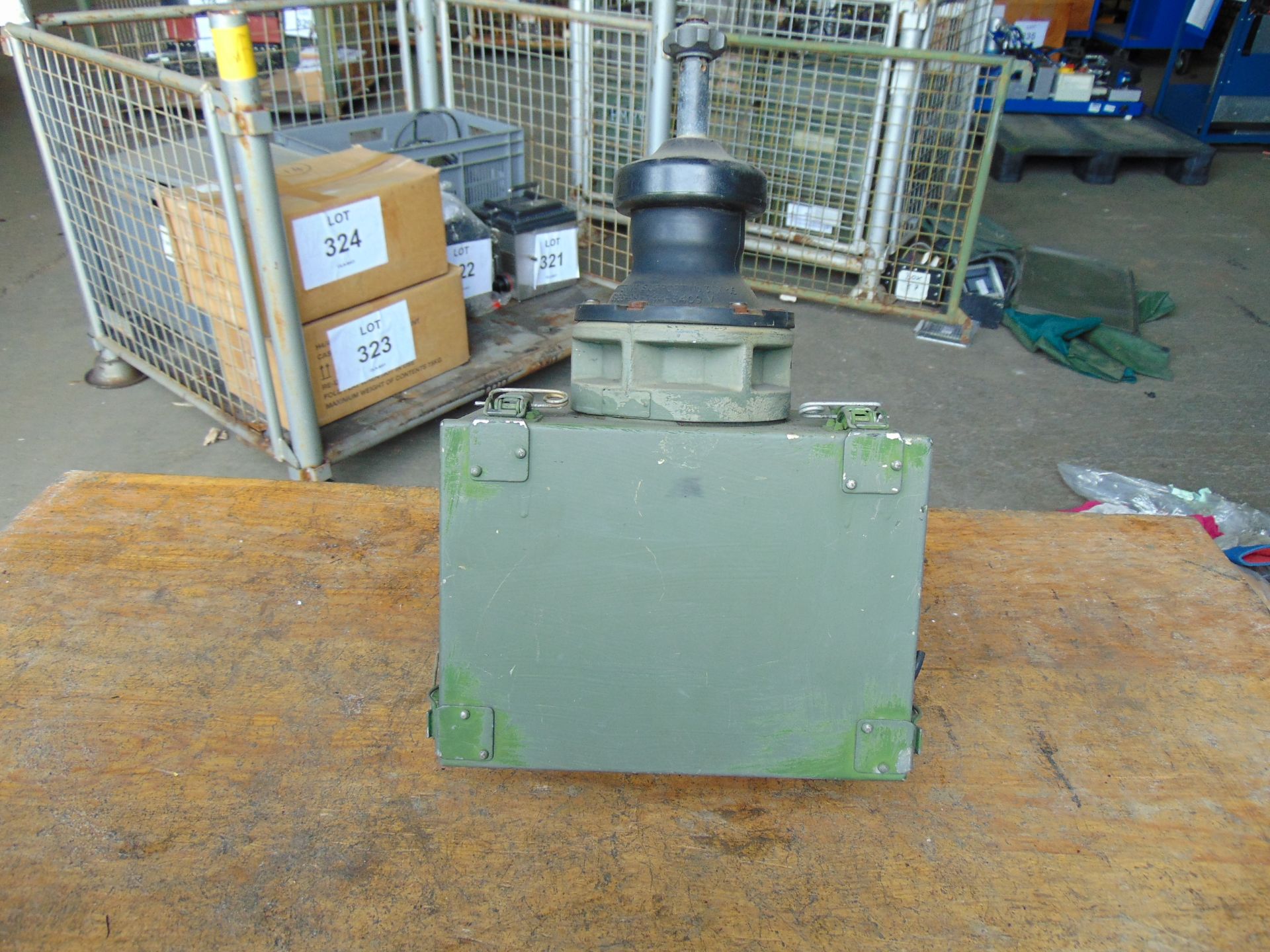 Clansman Land Rover Wing Box c/w Tuner and Antenna Base Getting Hard to Find - Image 2 of 7