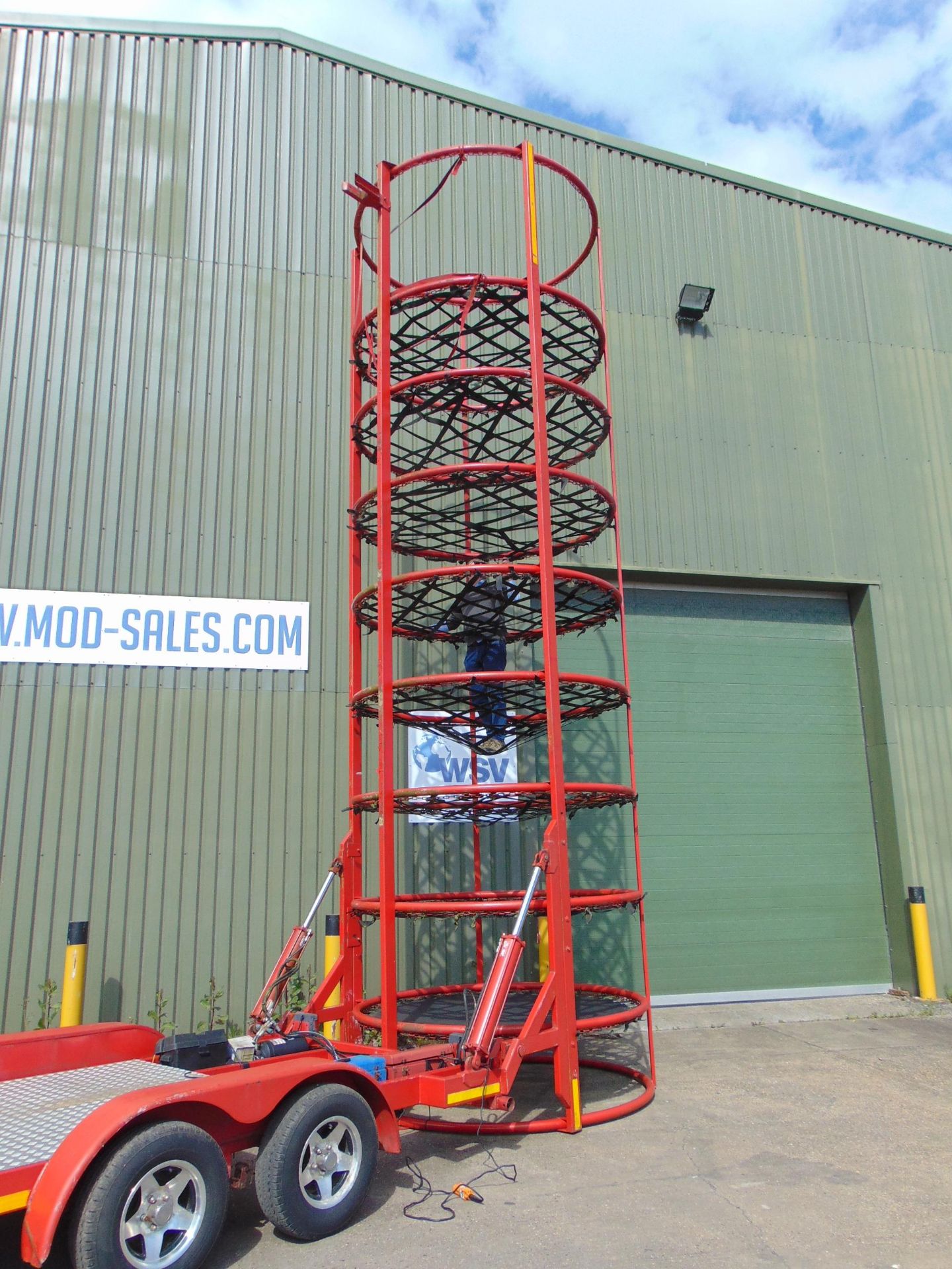 Vertical Reality Spider Mountain climbing system on mobile transport trailer - Image 5 of 47