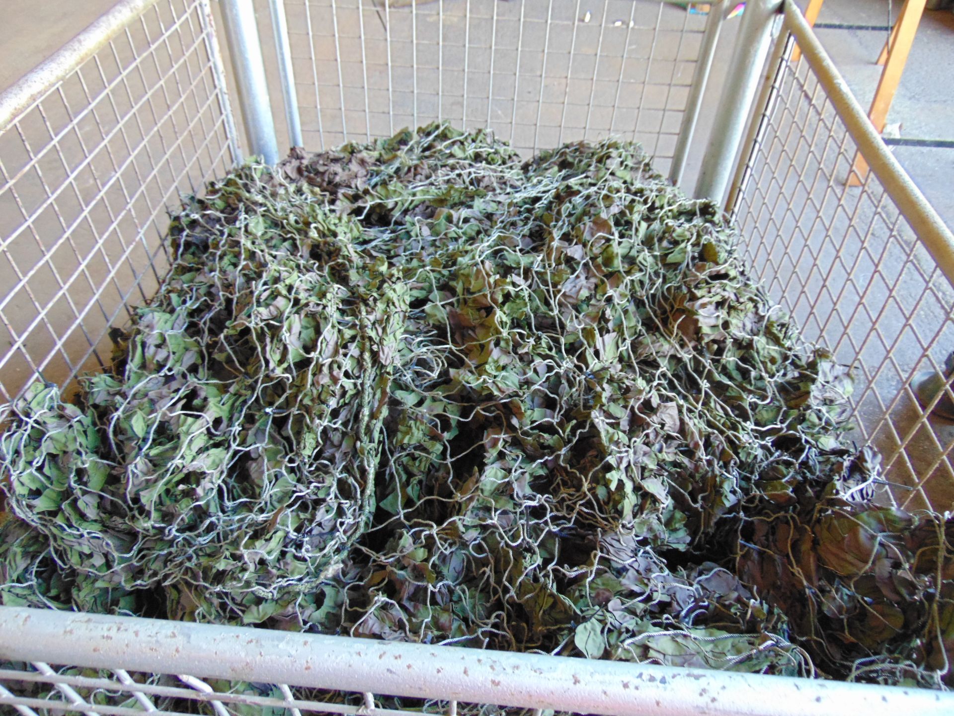 1 x Stillage New Unissued British Army Woodland Camo Net - Image 3 of 6