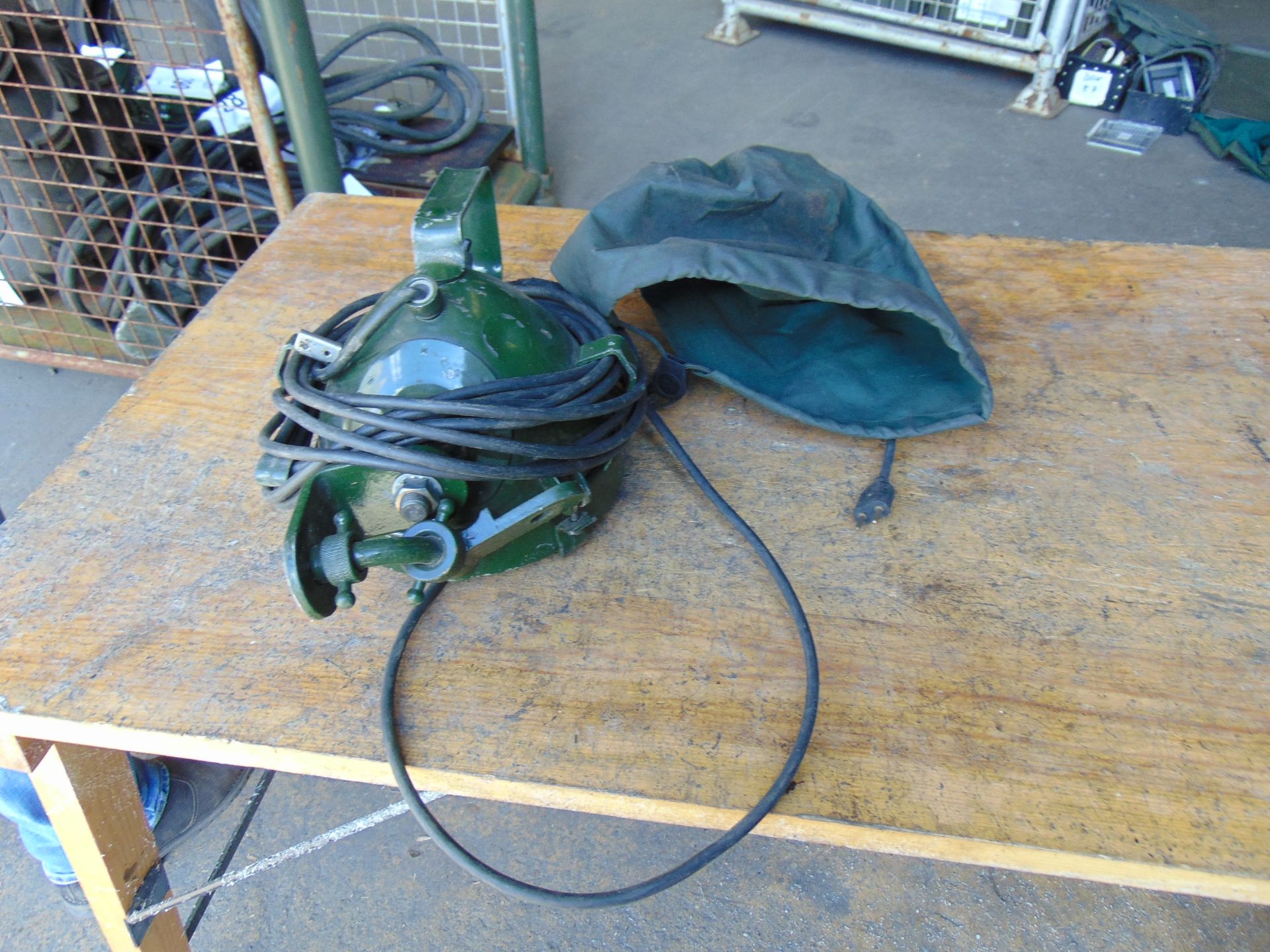 British Army FV159907 Vehicle Spot Lamp c/w Cable, Bracket & Plug c/w Bag - Bild 5 aus 6