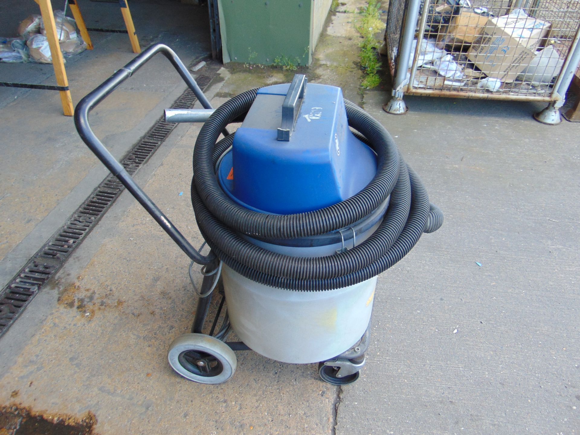 Euro Clean Shop Vacuum on Trolley - Image 4 of 6
