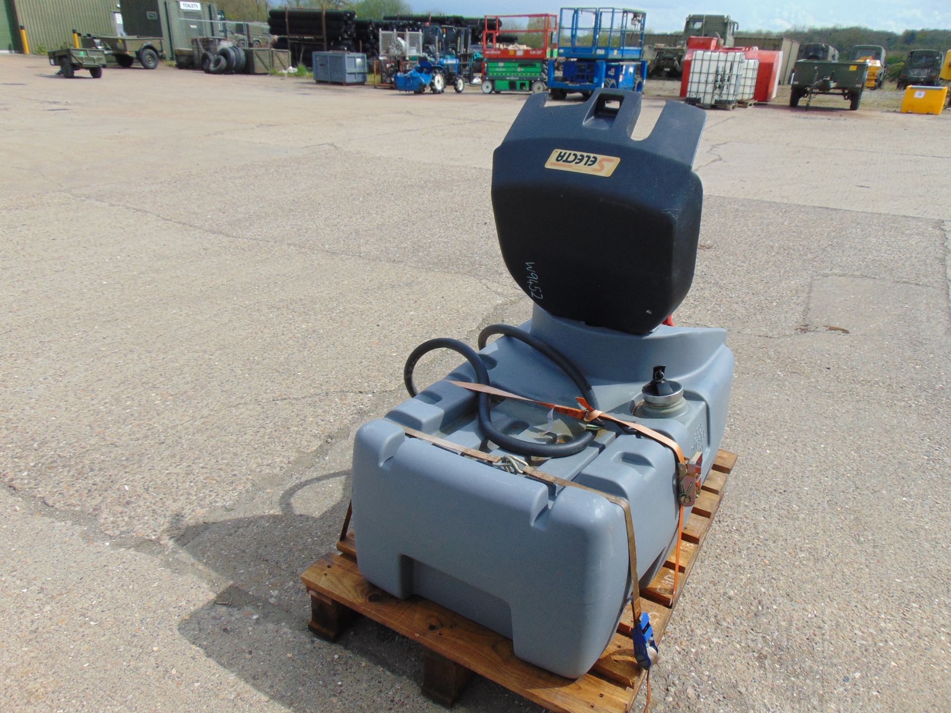 Selecta 200 Litre 50 Gall Portable Refuel Tank c/w 12Volt Pump Hose and Automatic Refuelling Nozzle - Image 6 of 14