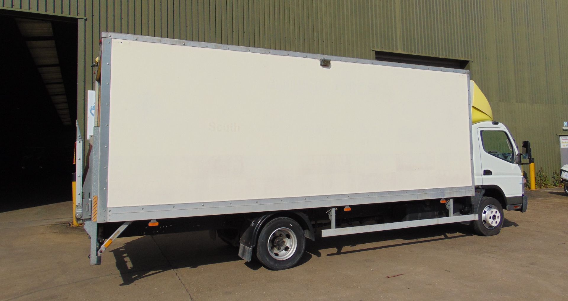2011 Mitsubishi Fuso Canter Box lorry 7.5T - Only 5400 Miles! - Image 11 of 51