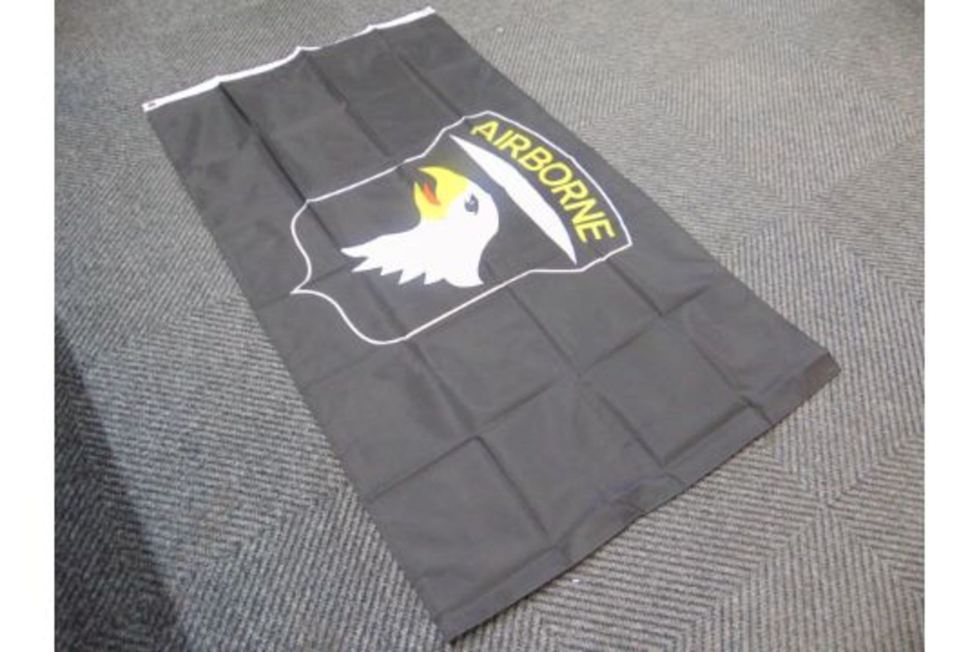 101st Airborne (Black) Flag - 5ft x 3ft with metal eyelets - Image 4 of 4