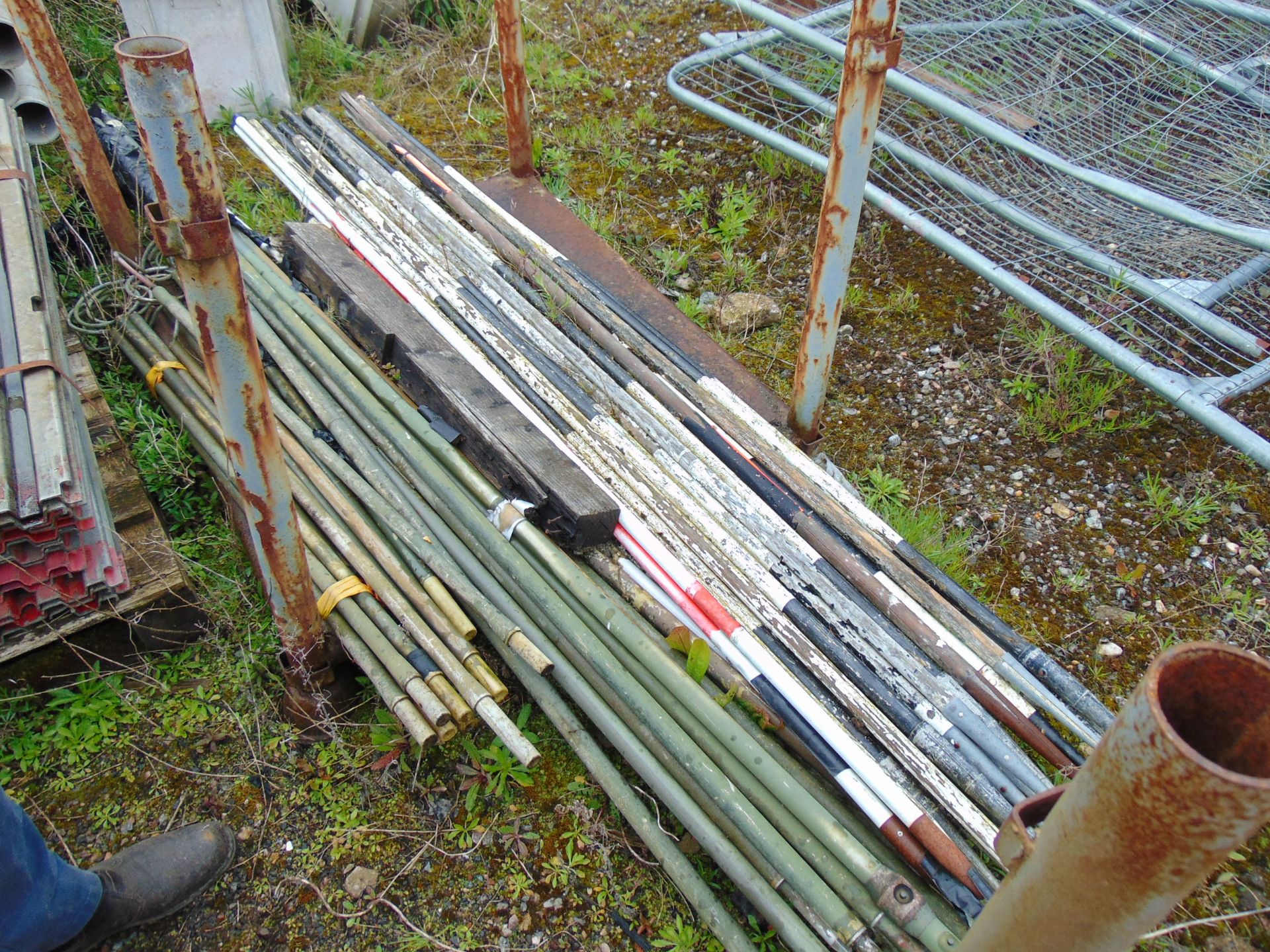 1 x Stillage of Surveyors Poles / Linesman Poles - Image 2 of 5